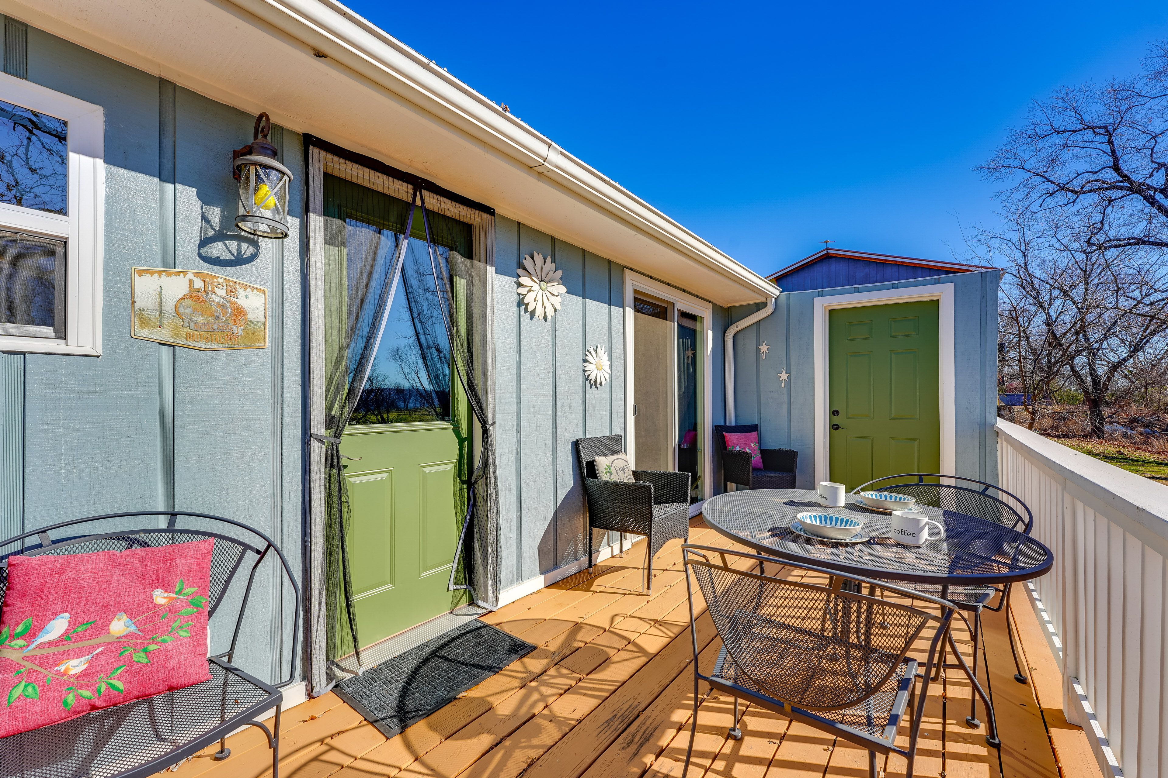 Omaha Vacation Rental | 2BR | 1BA | 600 Sq Ft | Step-Free Access