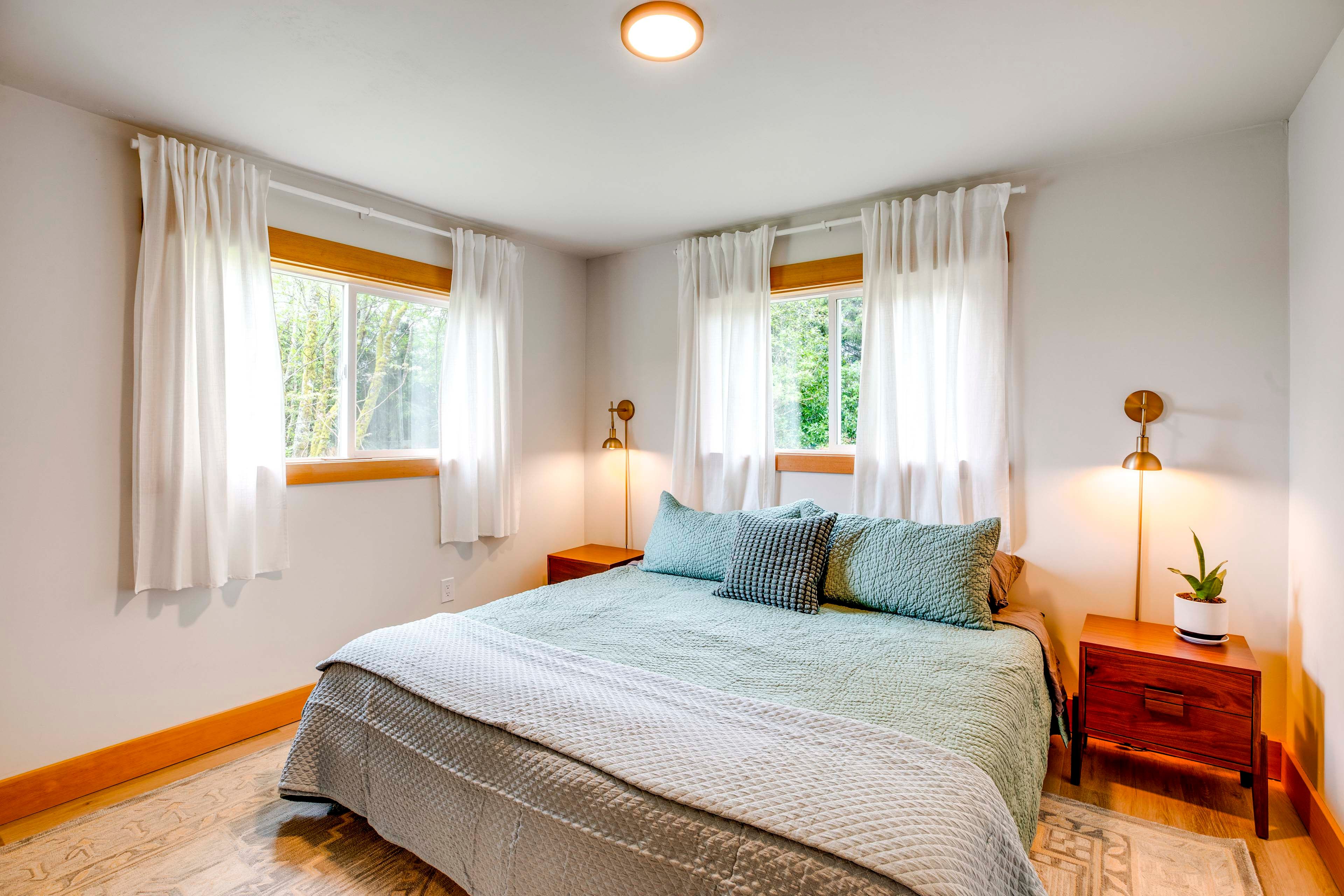 Bedroom 1 | King Bed | En-Suite Bathroom