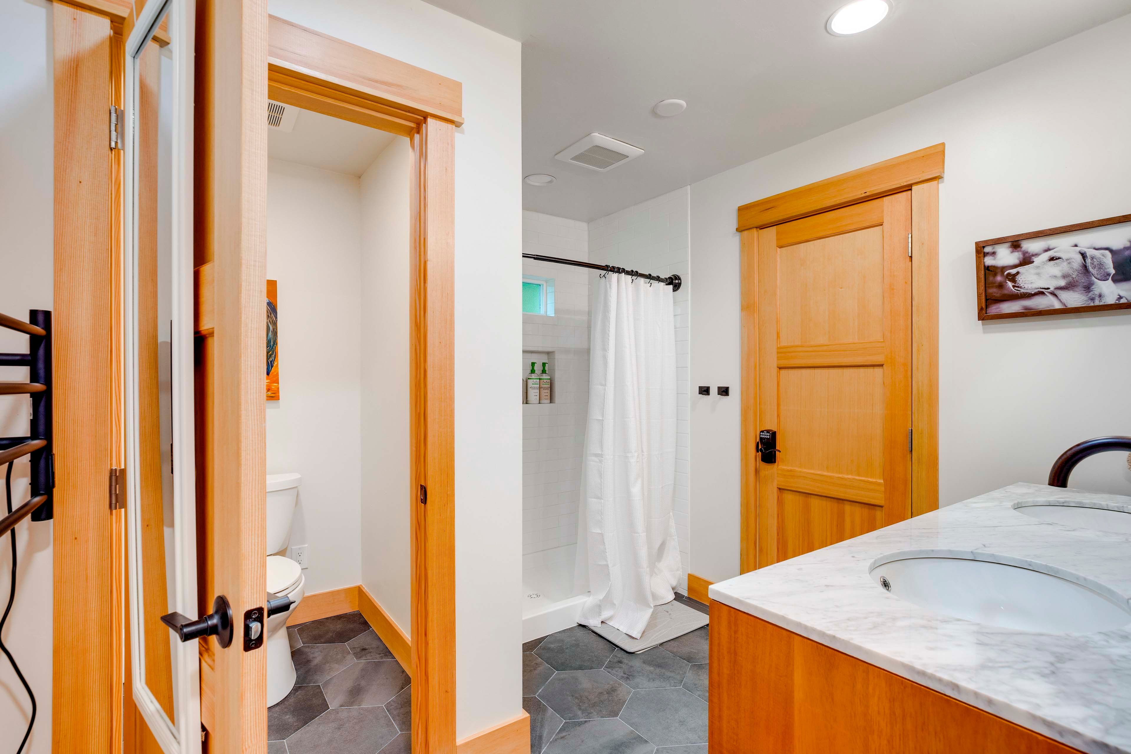 En-Suite Bathroom | Complimentary Toiletries