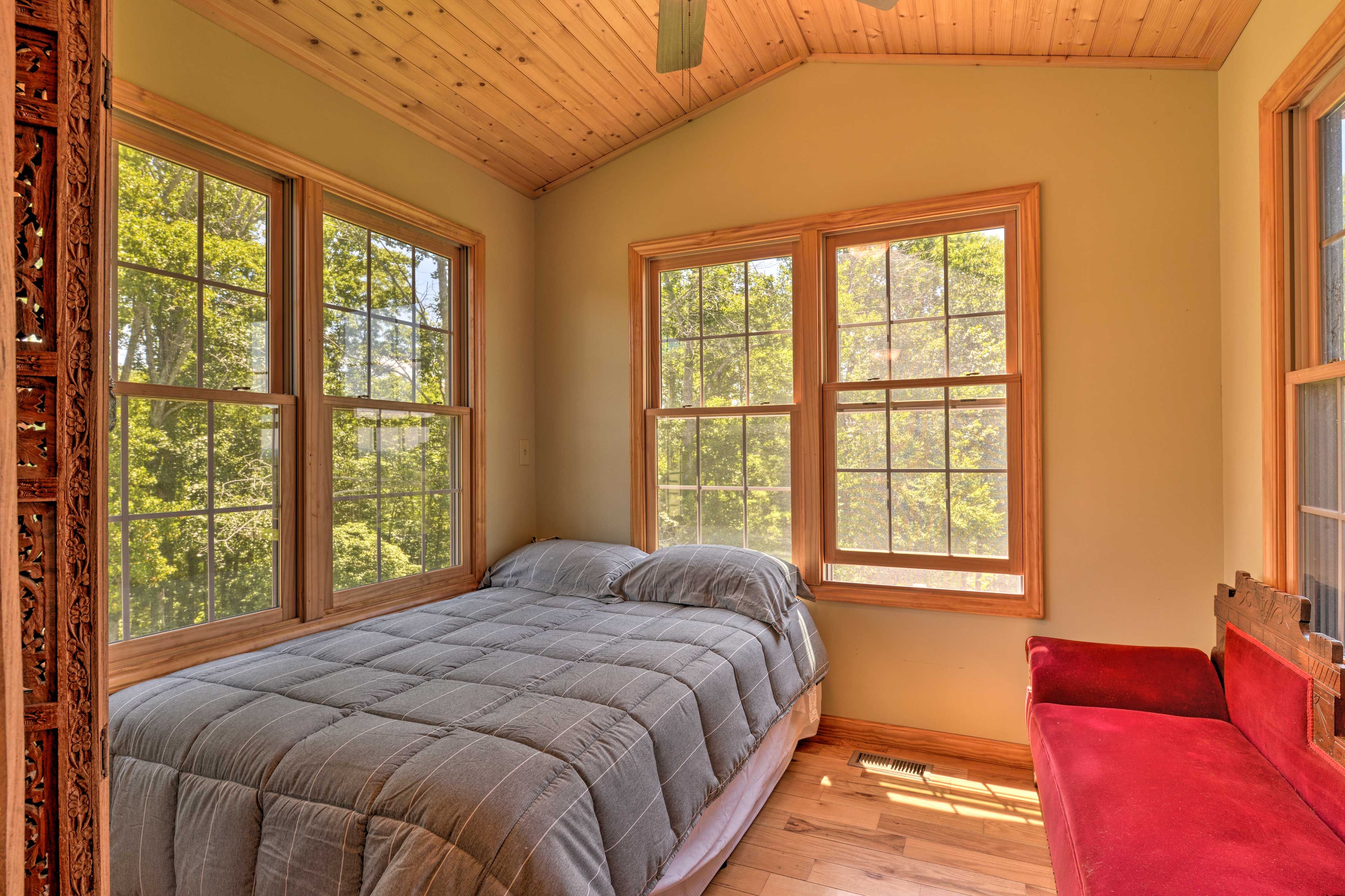 Living Room | Additional Sleeping | Full Bed