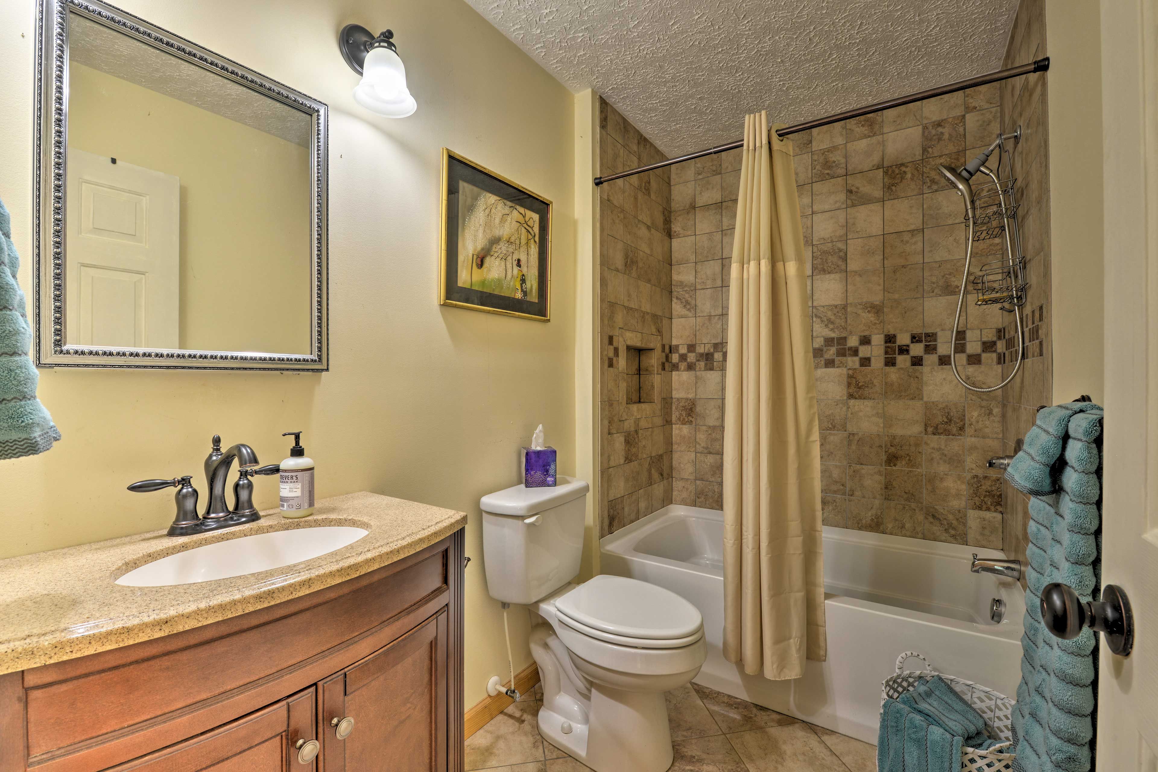 Full Bathroom | Shower/Tub Combo