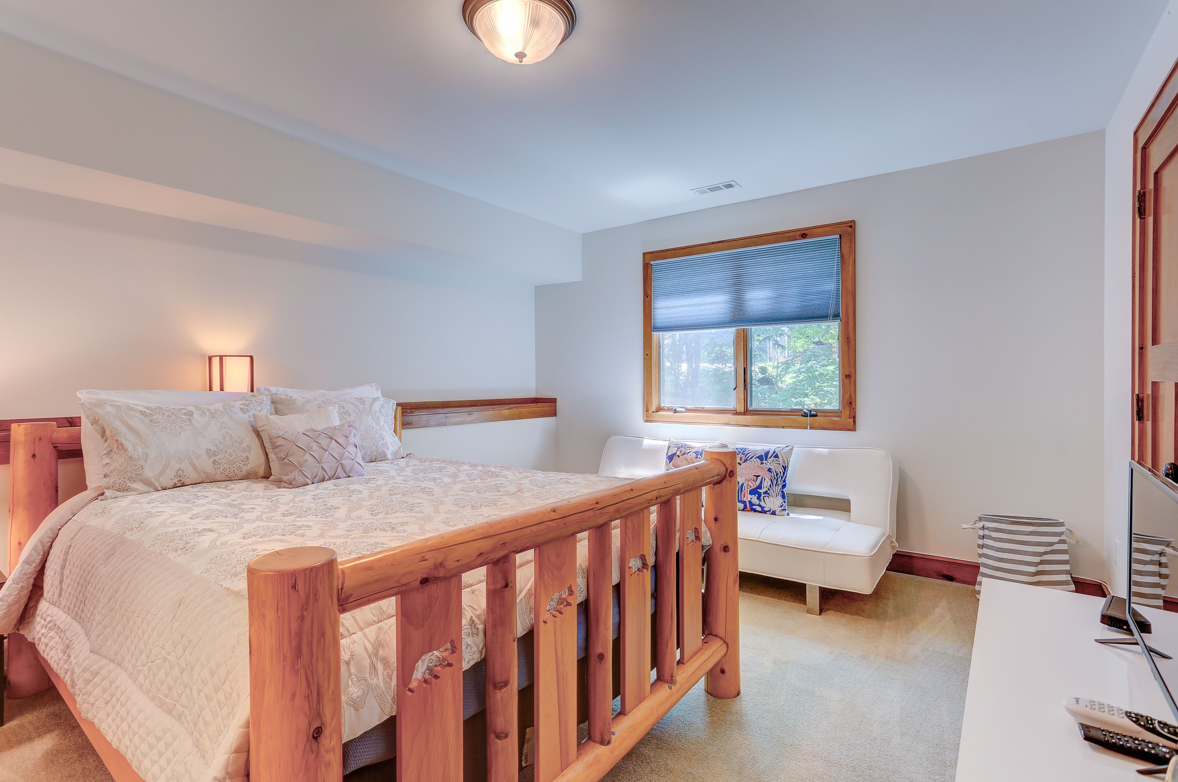 Bedroom 5 | Lower Level | Queen Bed | Full Futon | En-Suite Bathroom