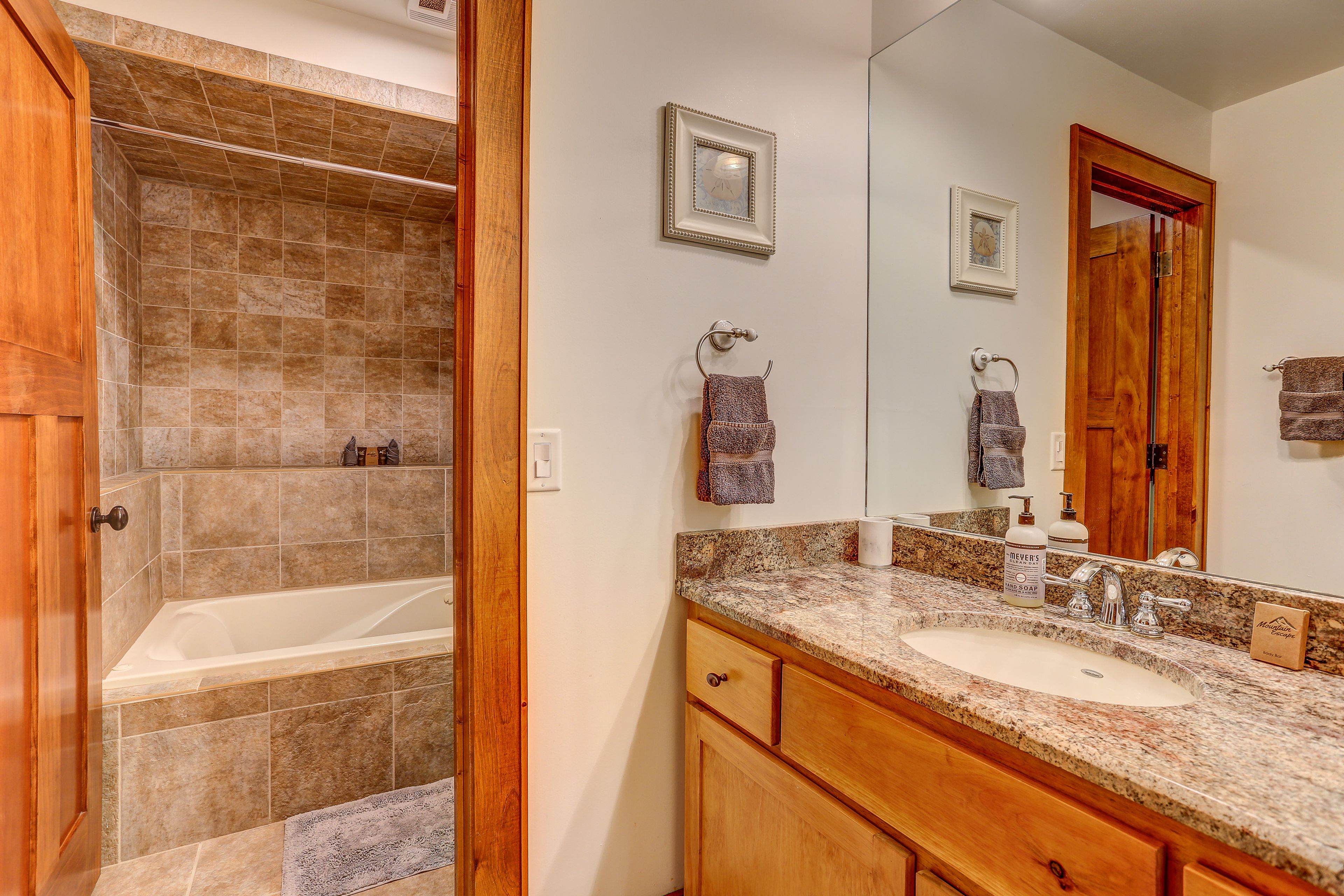 Full Bathroom | Main Level | Shower | Jetted Tub