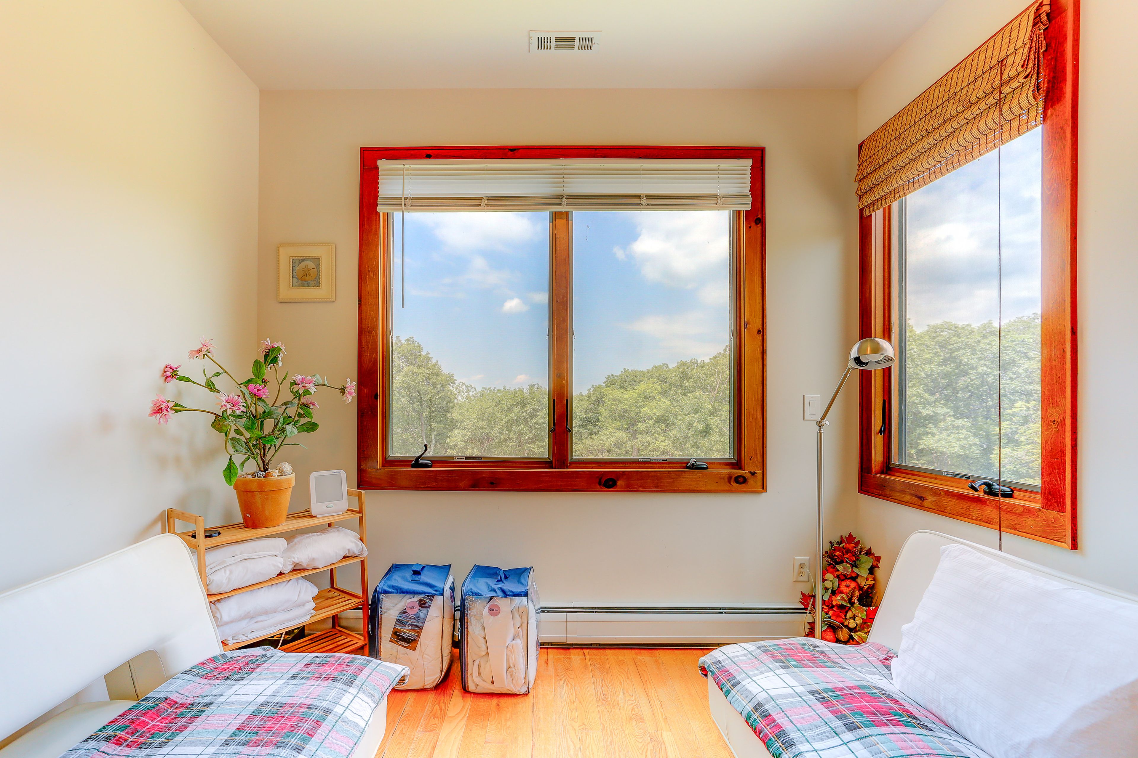 Bedroom 6 | Upper Level | 2 Futons | Washer/Dryer