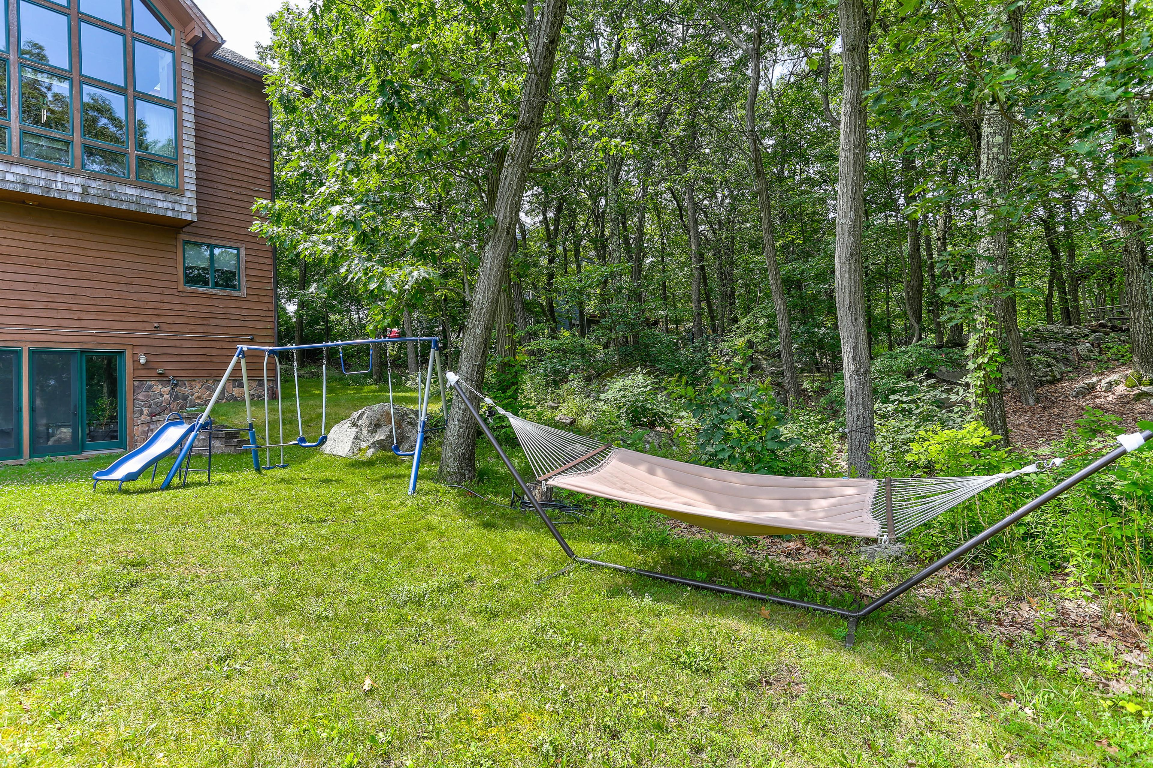 Backyard | Hammock | Playset