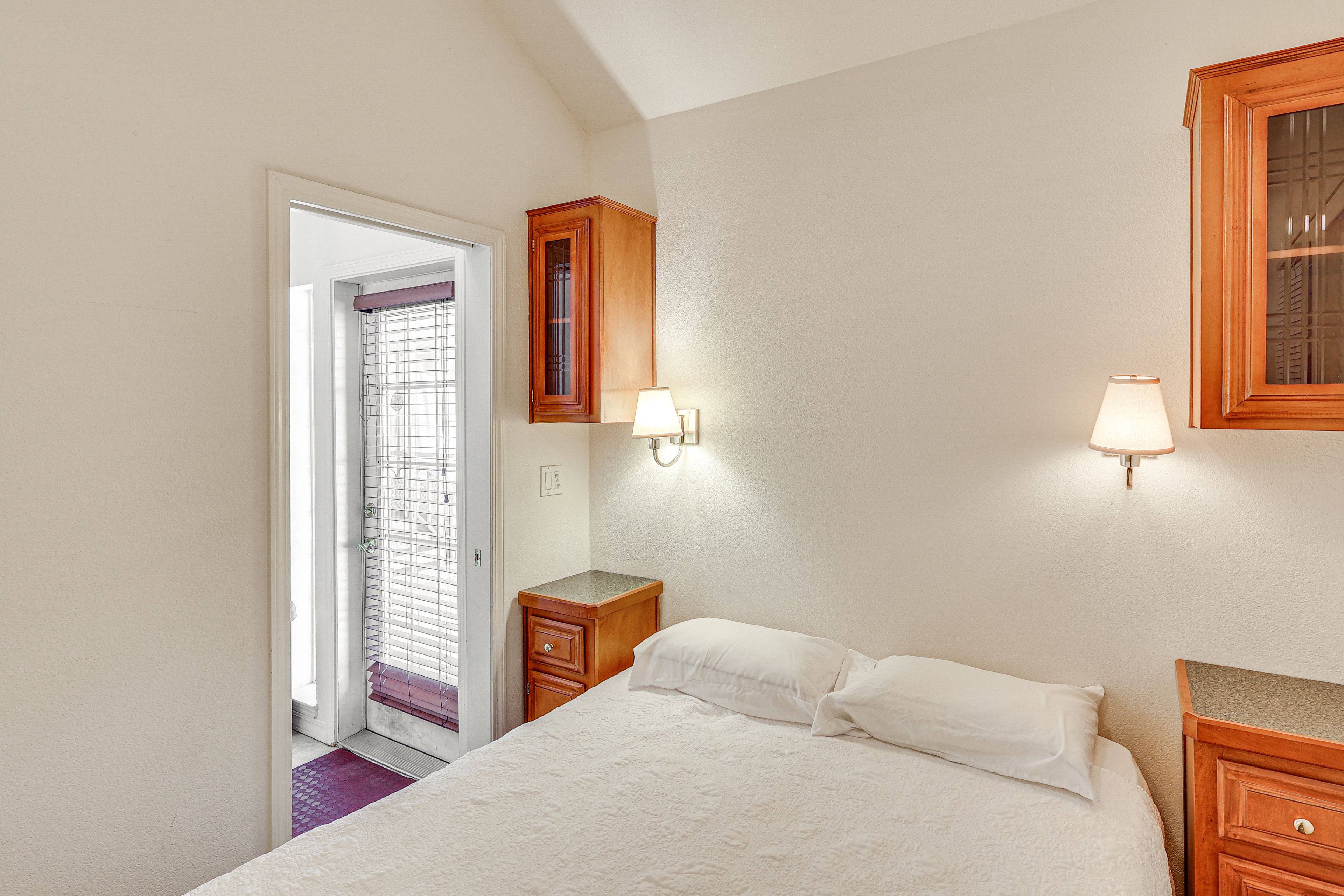 Bedroom | Full Bed
