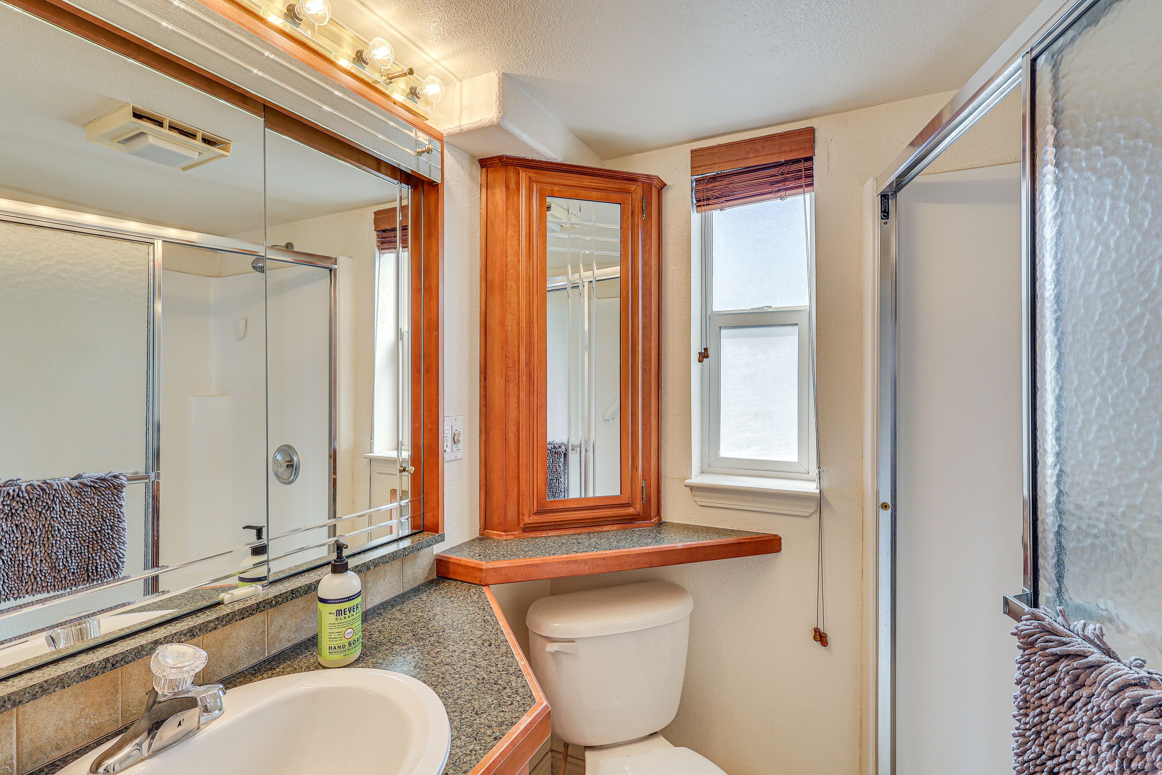 Full Bathroom | Towels & Linens Provided