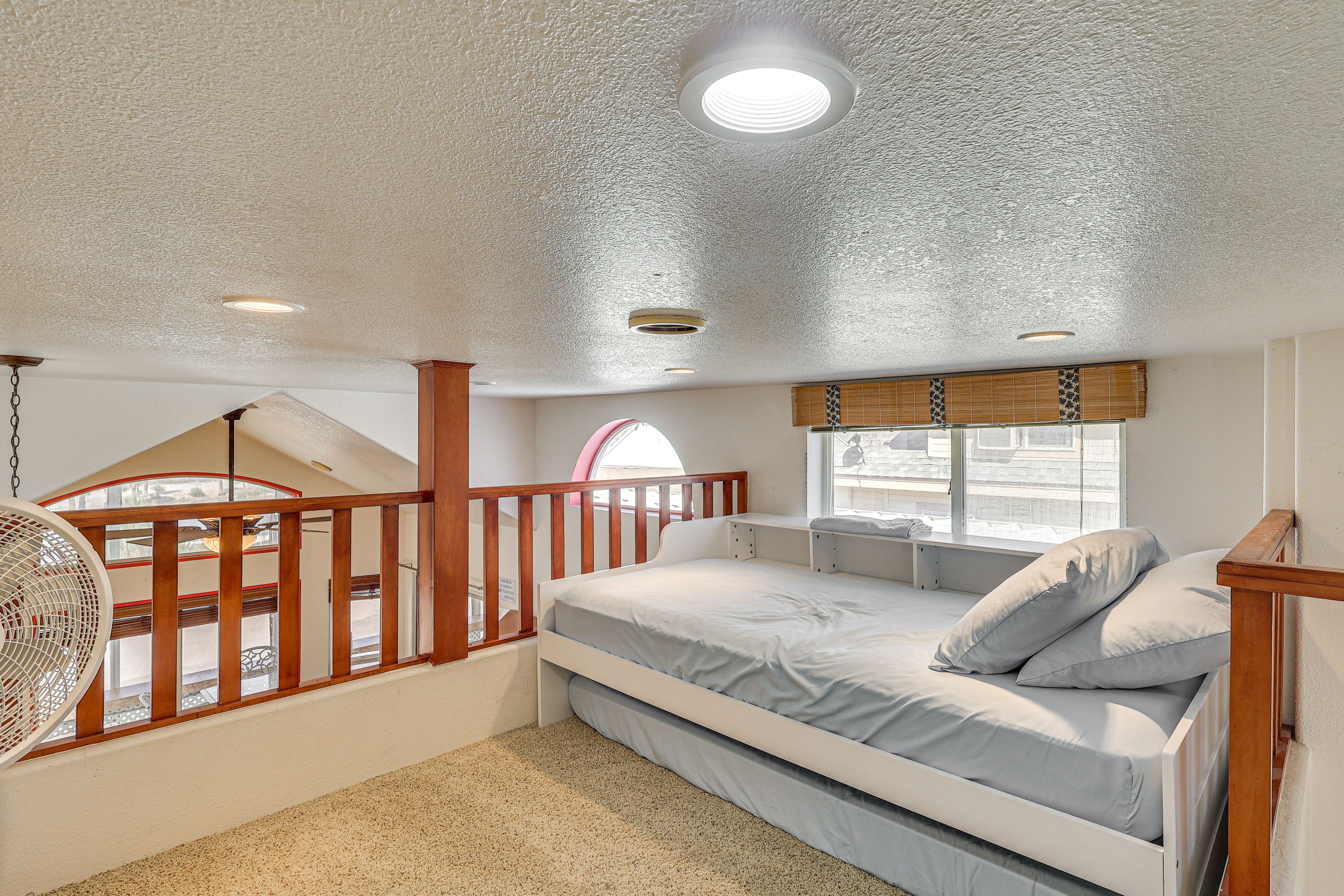 Loft | Full Daybed | Twin Floor Mattress