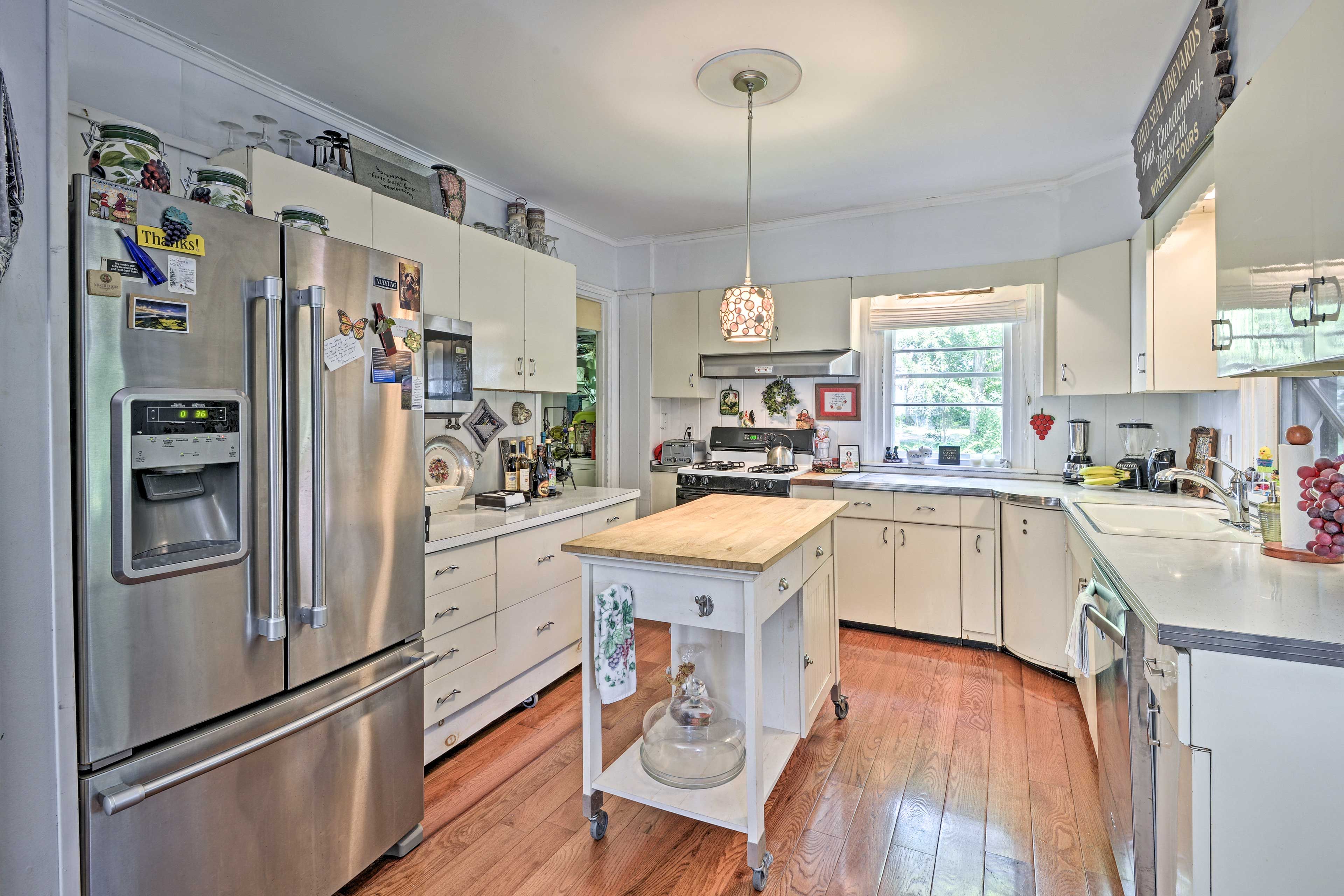 Kitchen | Toaster | Tea Kettle | Blender | Ice Maker
