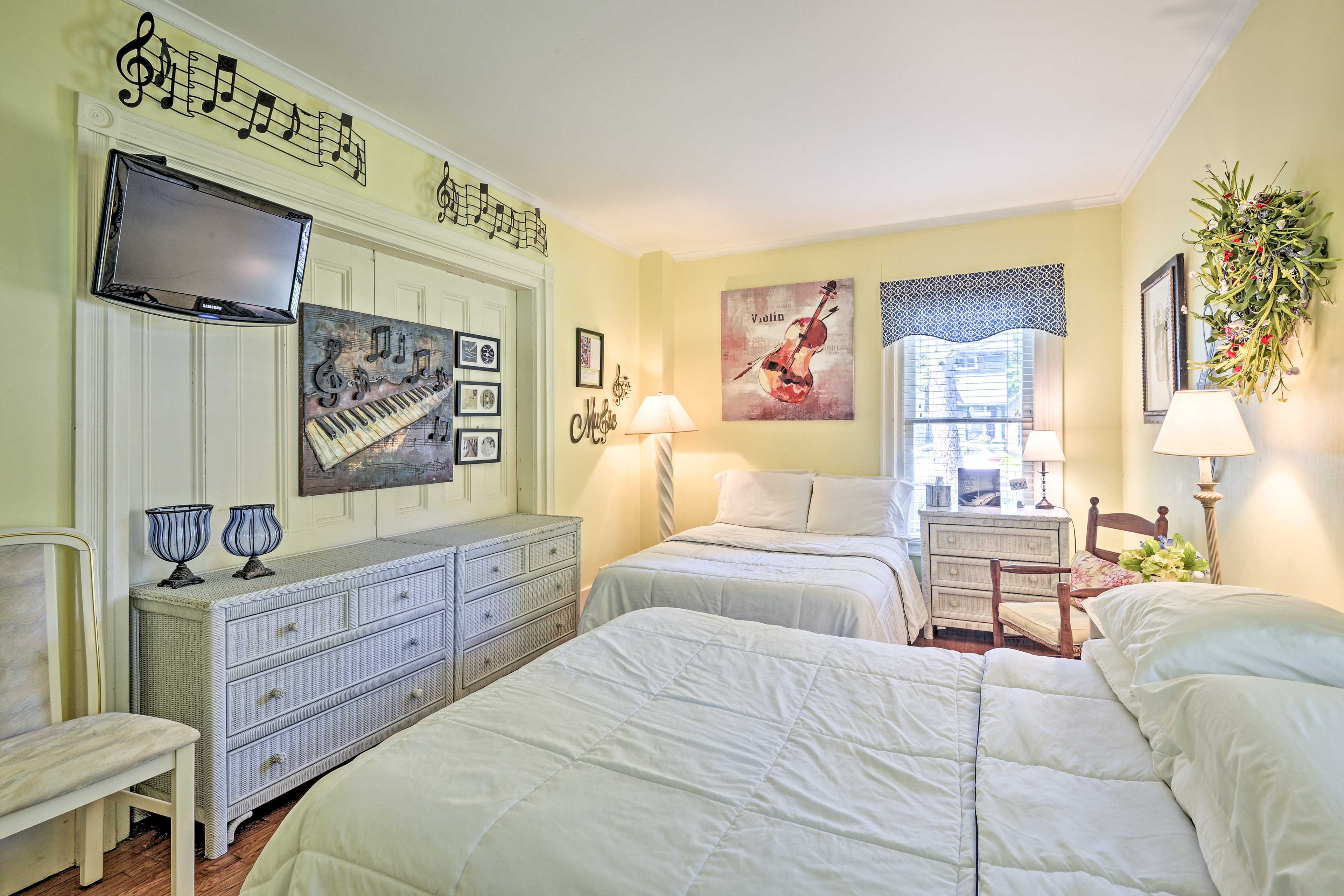 Bedroom 7 | 2 Full Beds