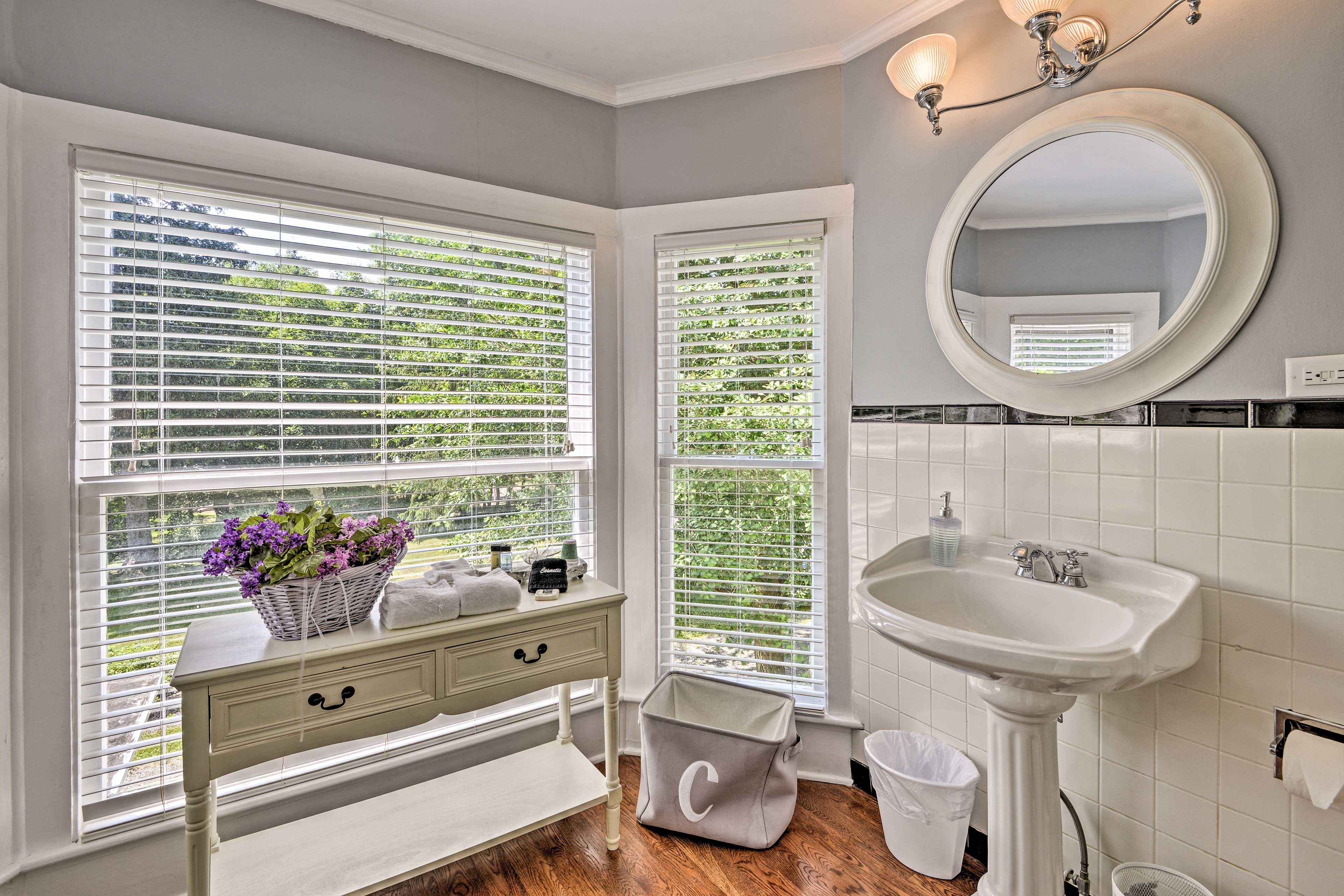 Full Bathroom | Linens & Towels