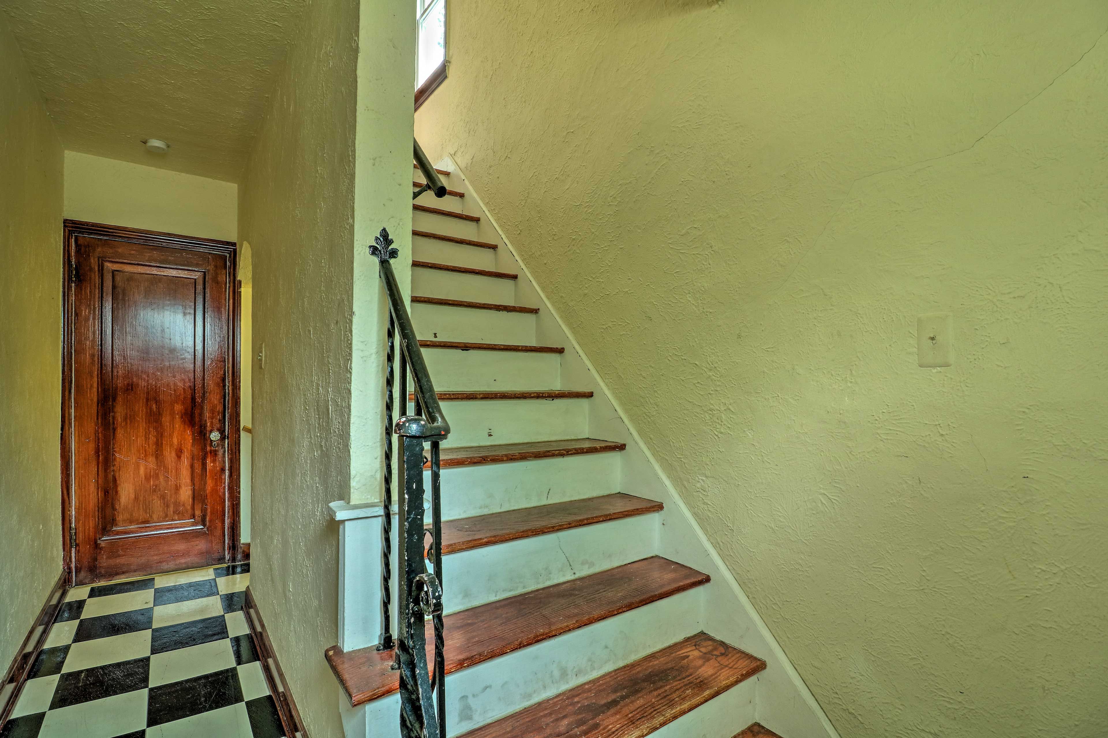 Upstairs Unit: Stairs Required