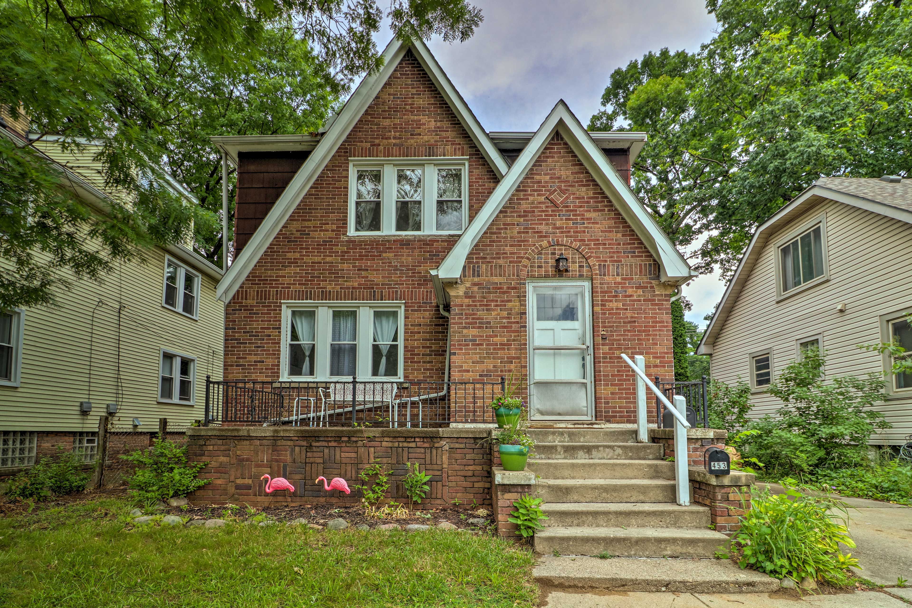 Duplex Exterior: Walk to Woodward Avenue