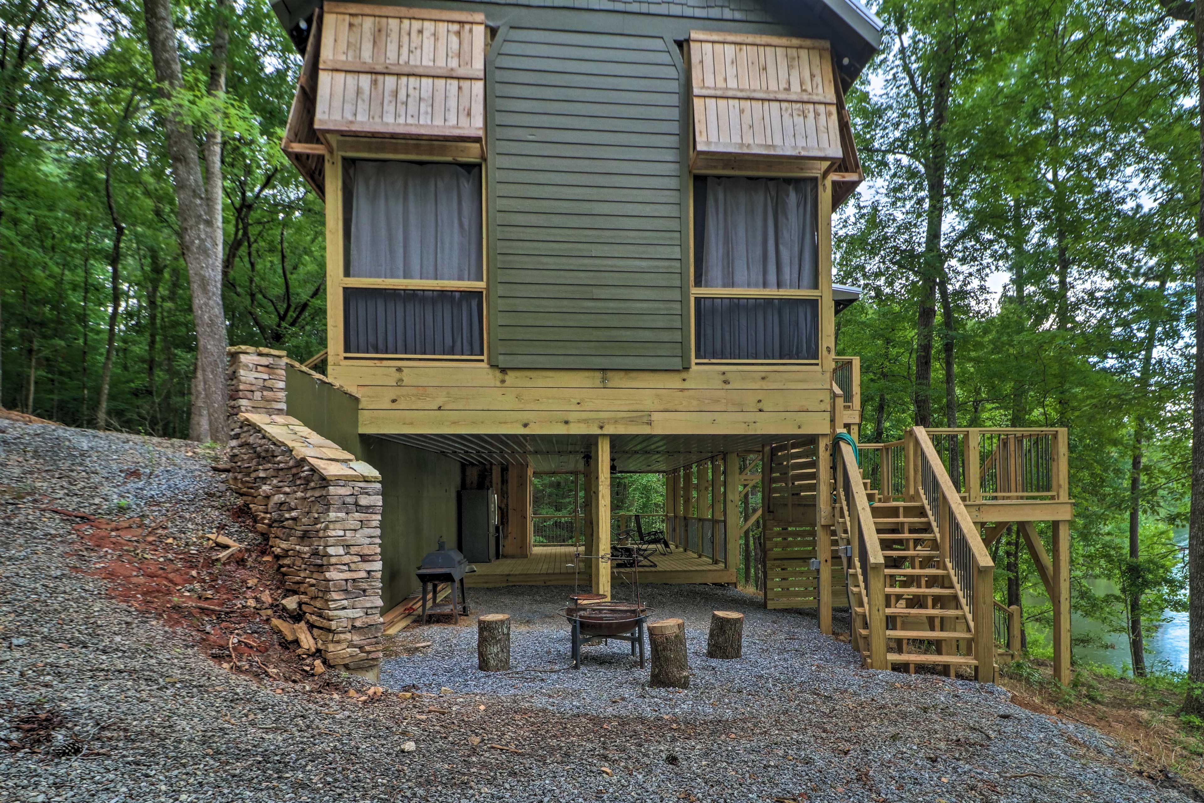 Private Exterior Space | Fire Pit | Waterfront Access | Gas Grill | Deck