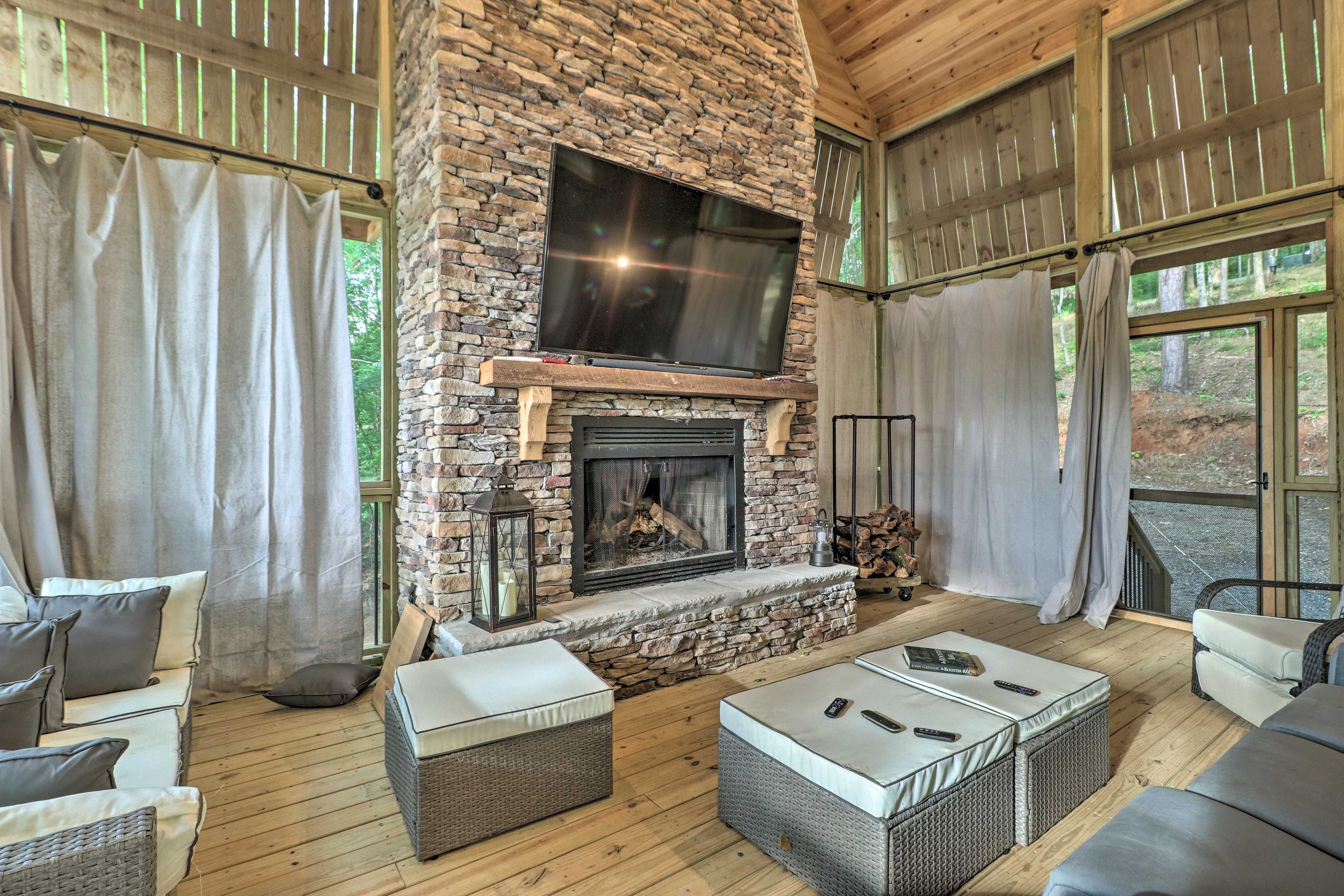 Screened-In Porch | Flat-Screen Smart TV | Wood-Burning Fireplace