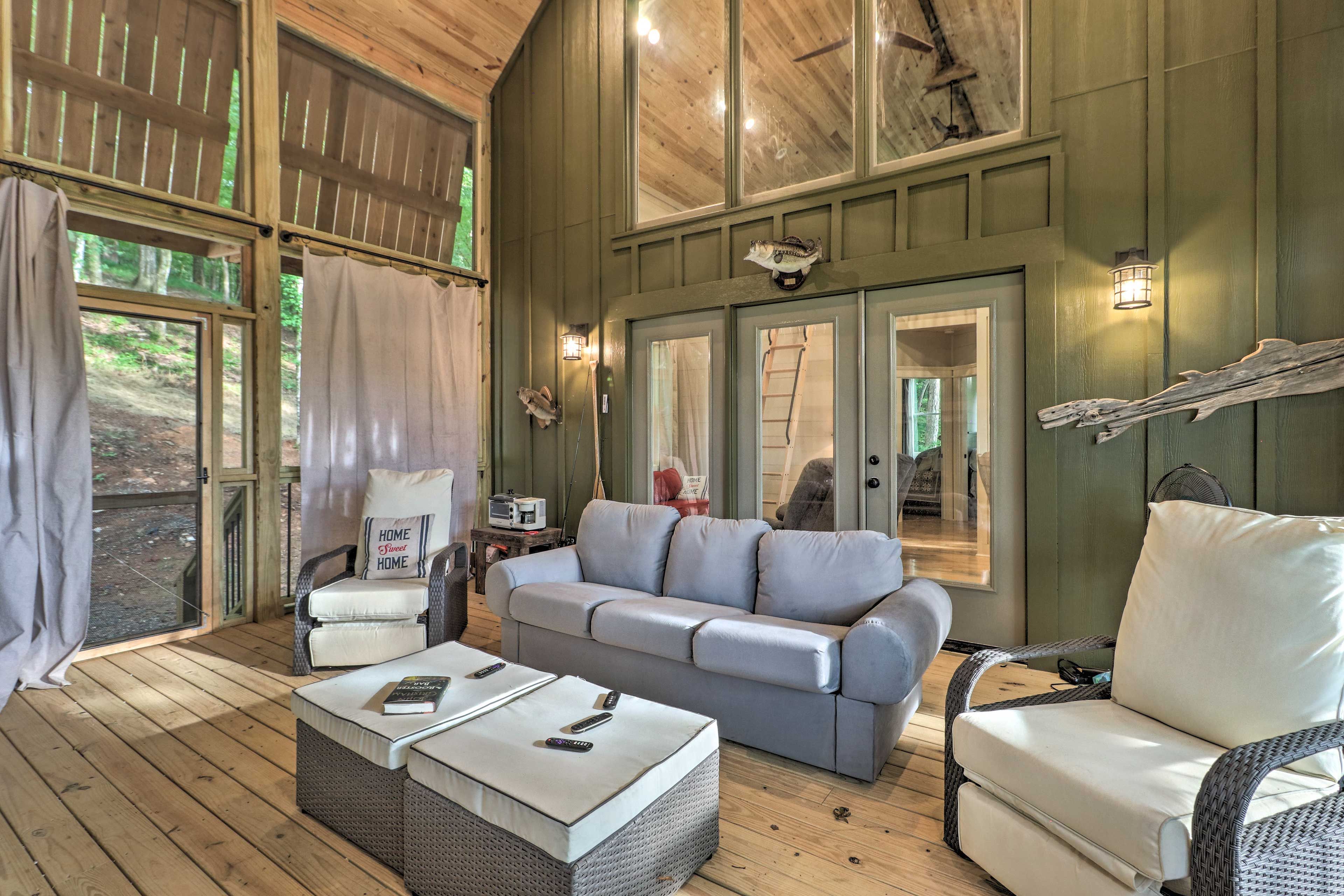 Screened-In Porch