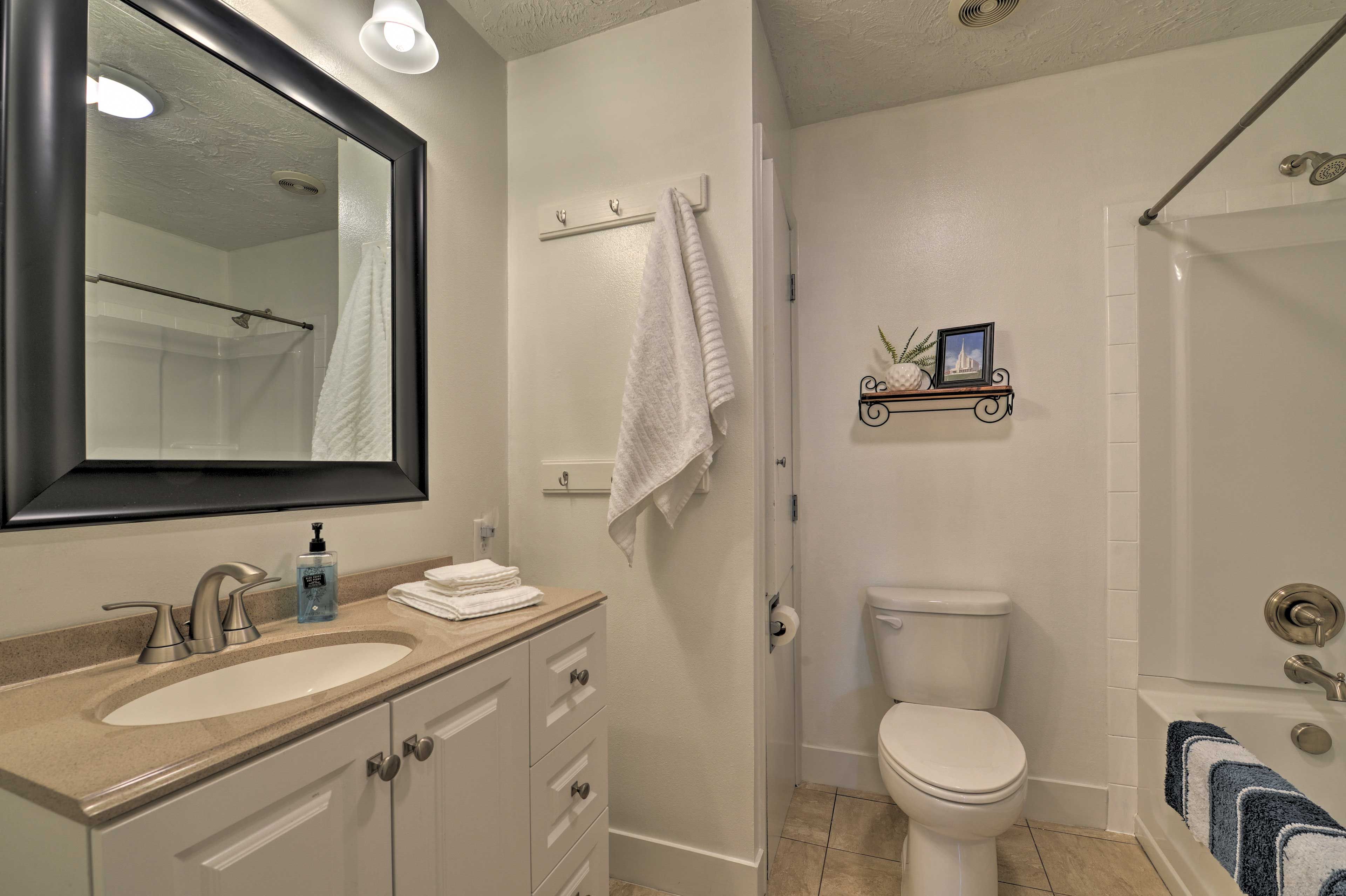 Full Bathroom | Complimentary Toiletries | Hair Dryer
