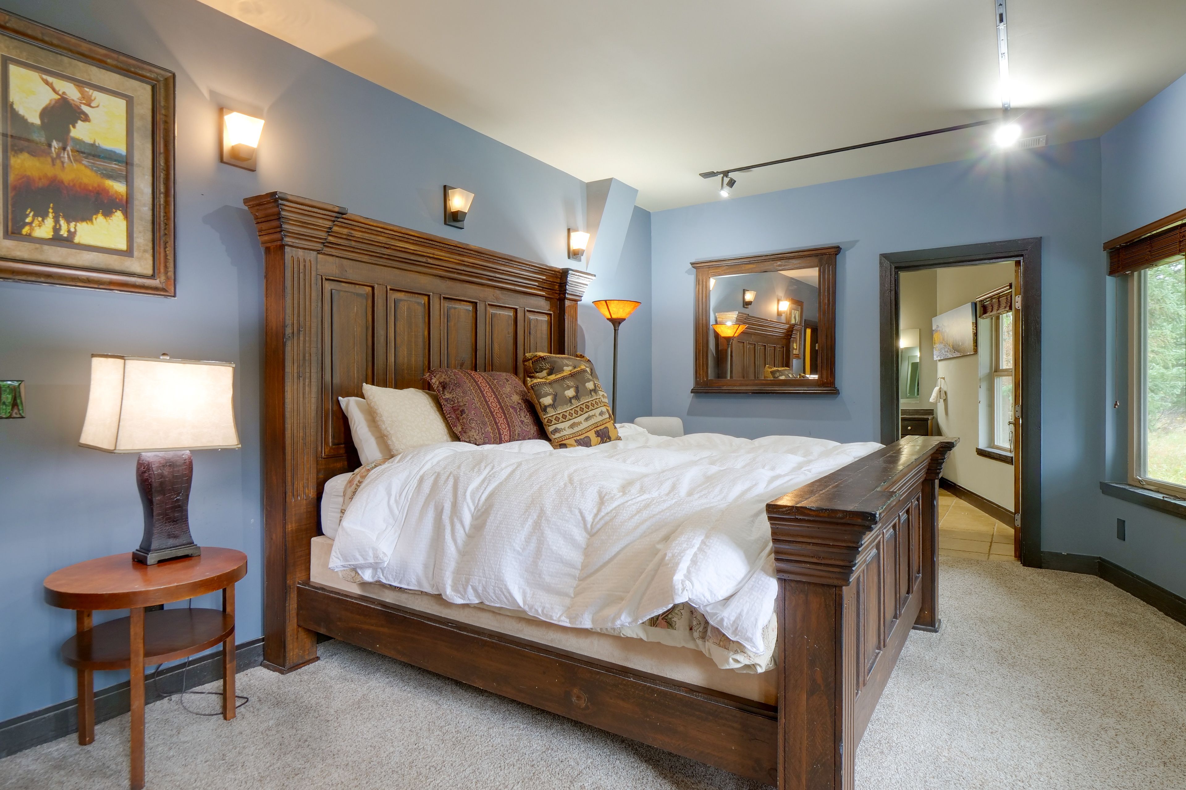 Bedroom 1 | King Bed | Smart TV