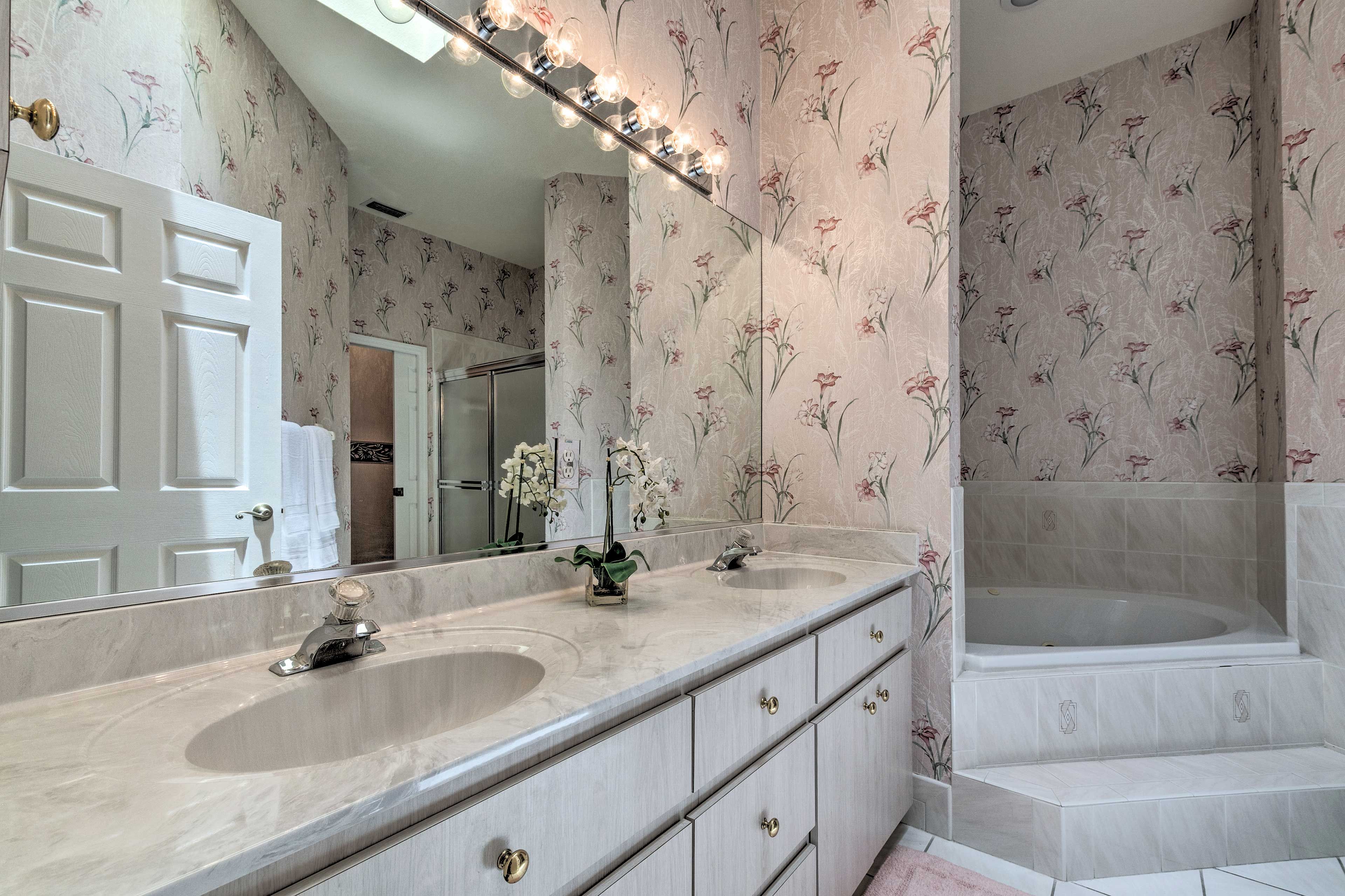 Full Bathroom | Linens & Towels