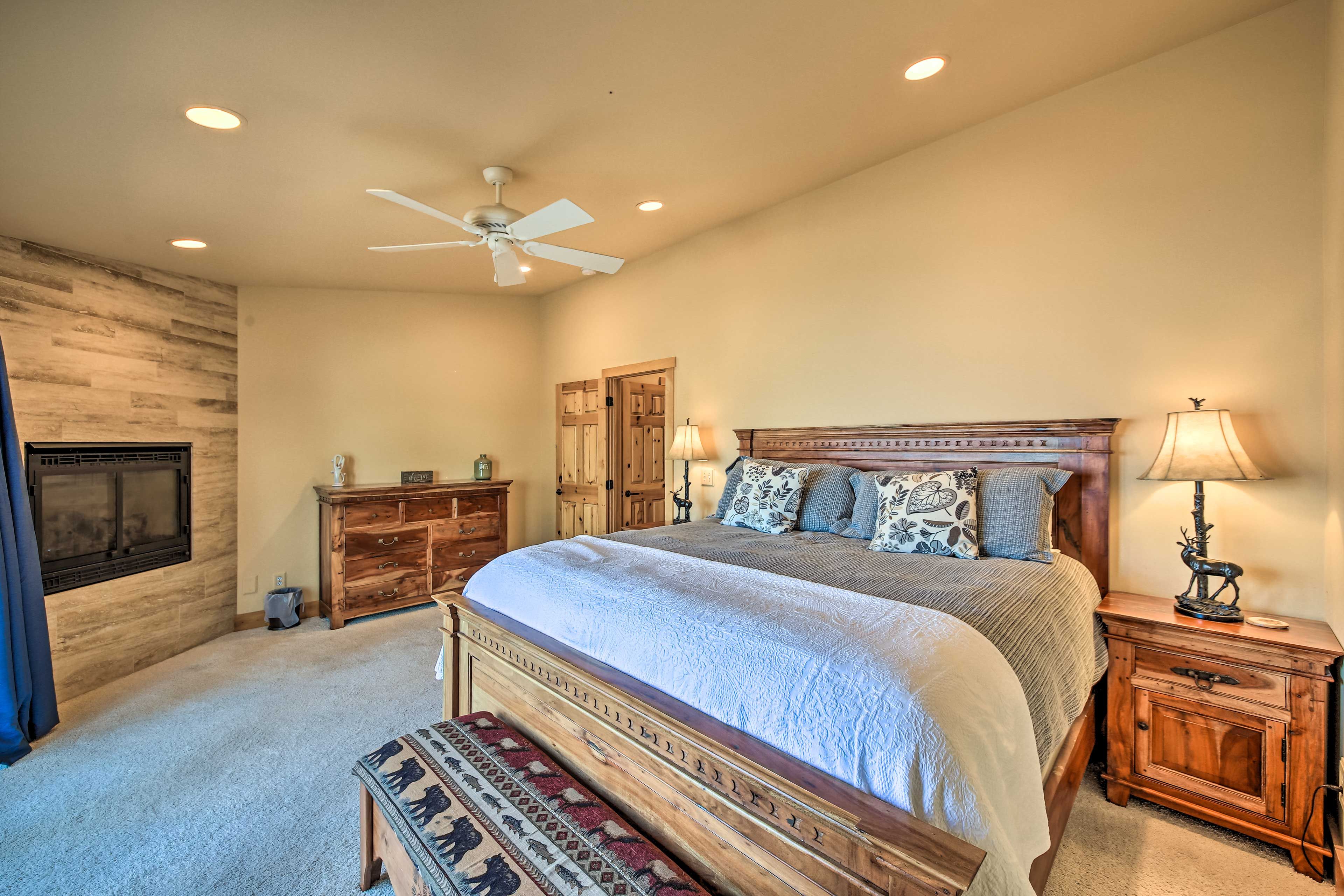 Bedroom 1 | King Bed | En-Suite Bathroom