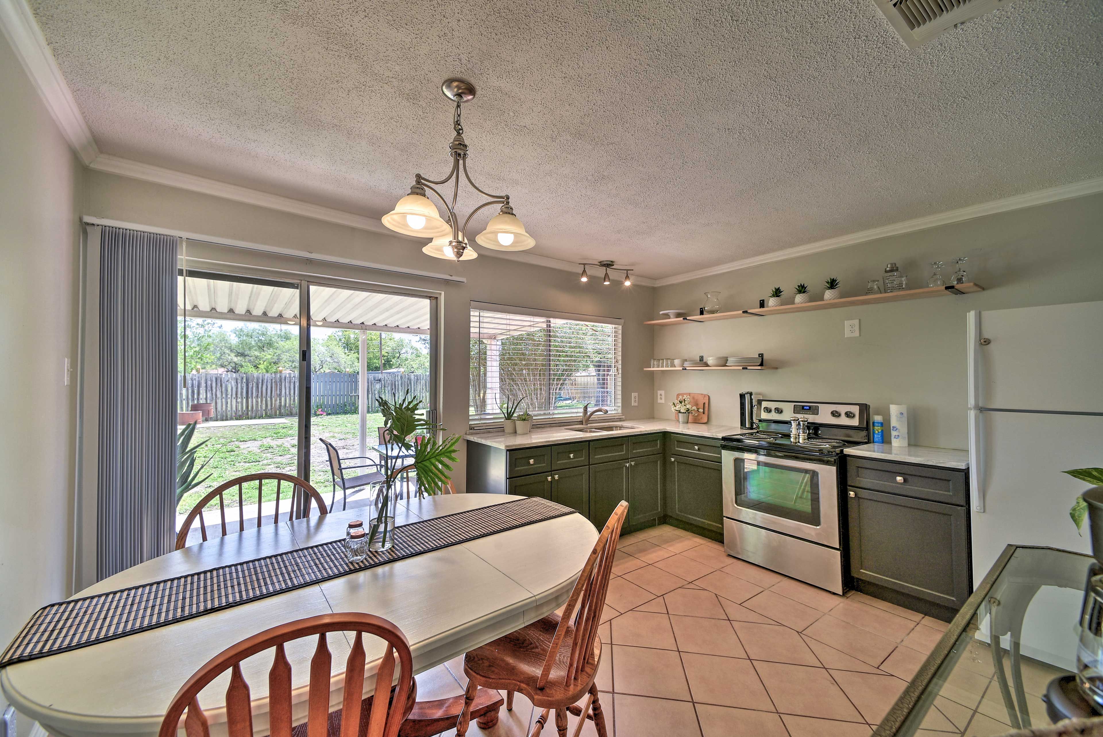 Kitchen | Coffee Maker | Toaster | Spices