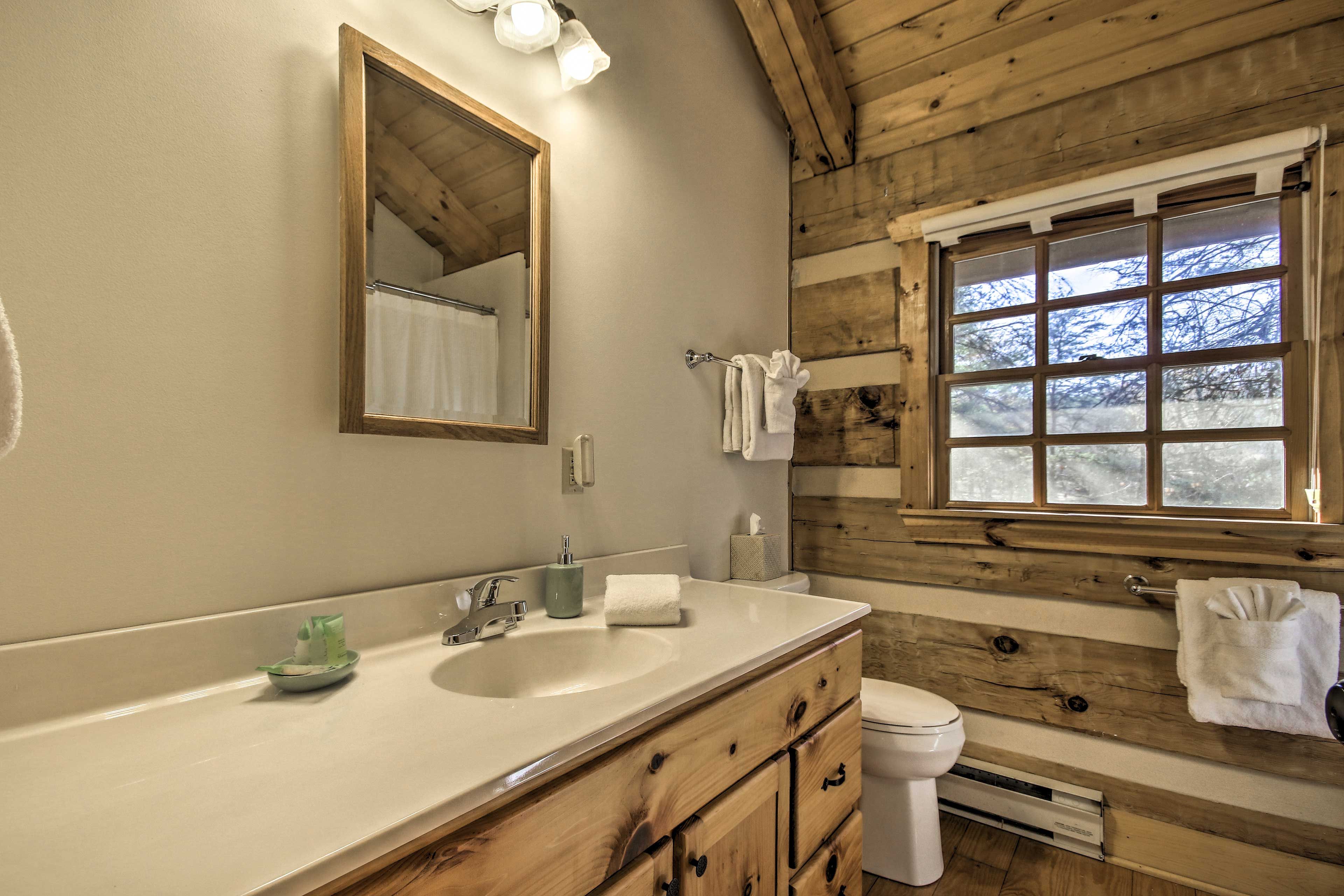 Full Bathroom | 2nd Floor