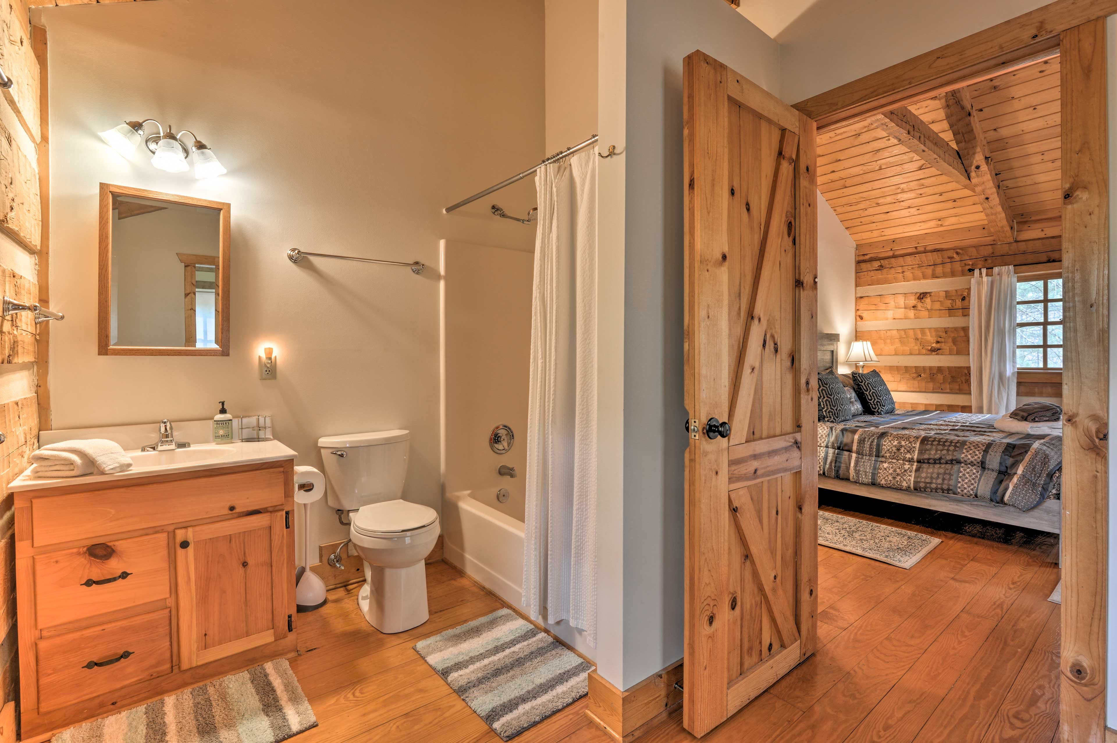 Full Bathroom | 2nd Floor