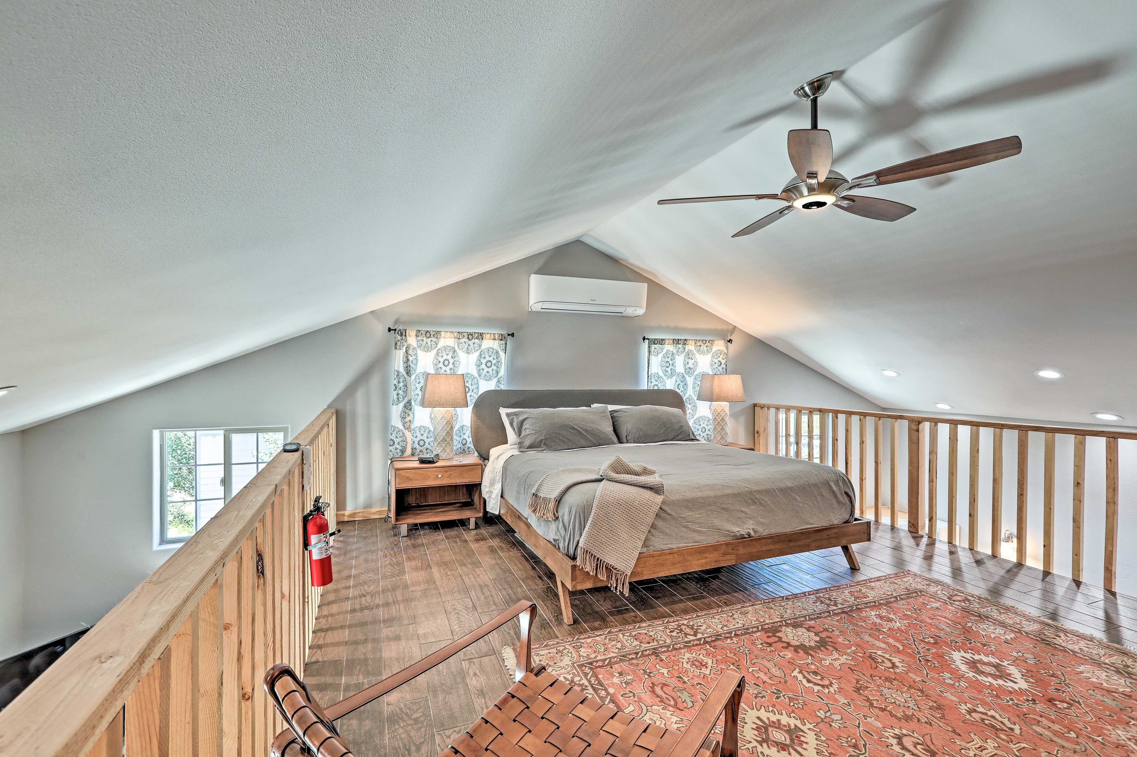 Studio Loft | King Bed | 2nd Floor