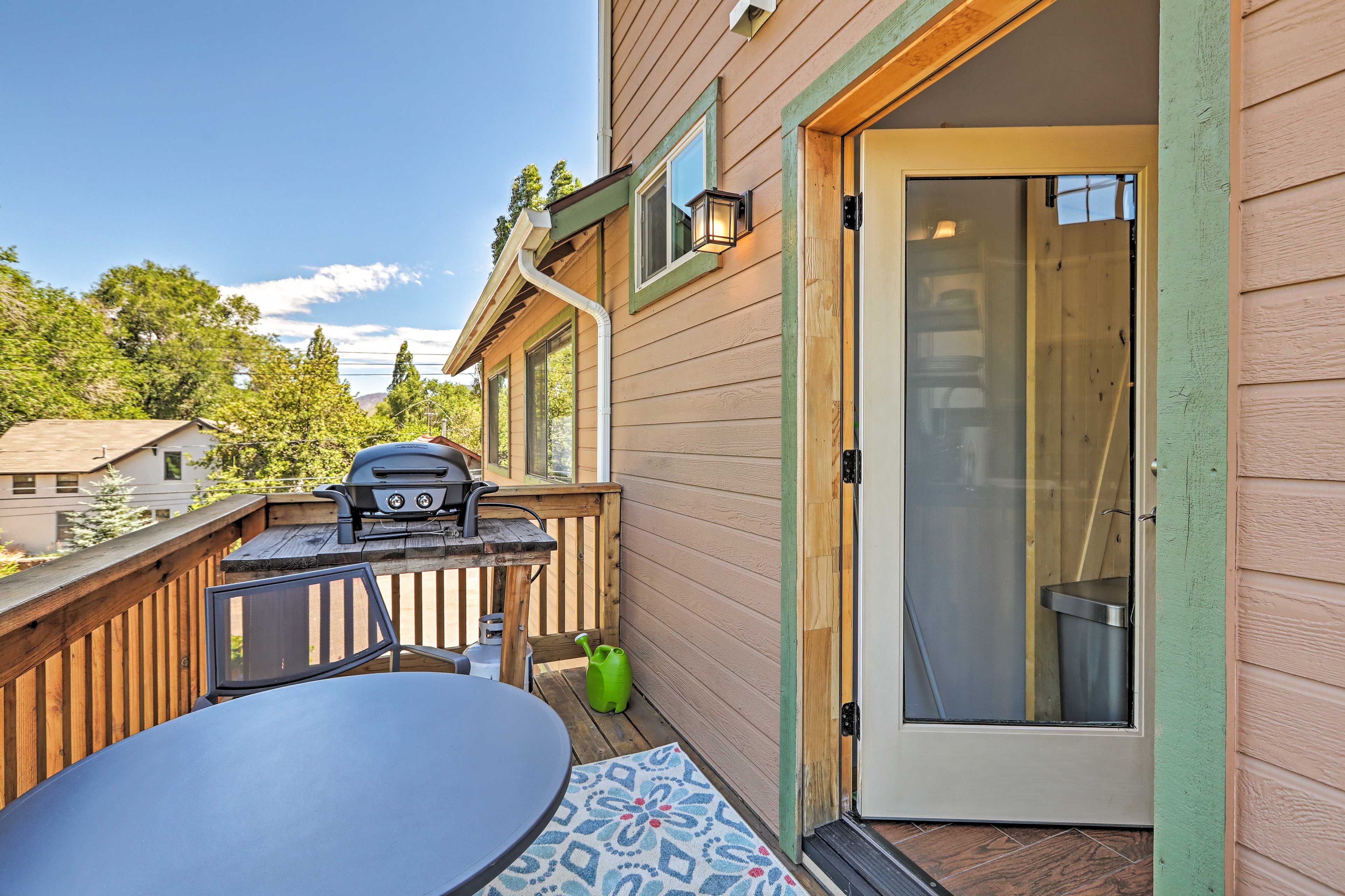 Private Balcony | Gas Grill