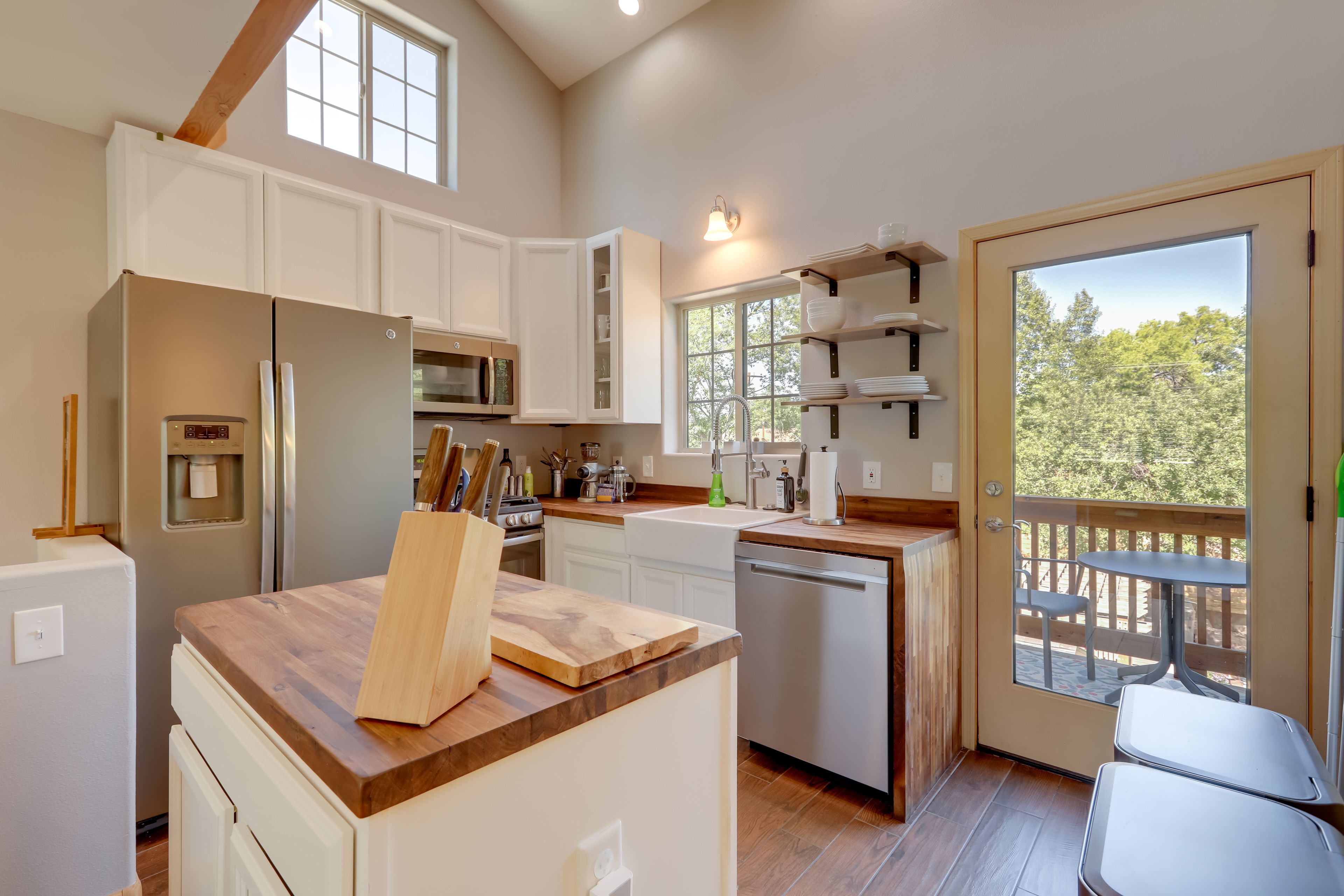 Kitchen | Drip Coffee Maker | Dishwasher | Main Floor