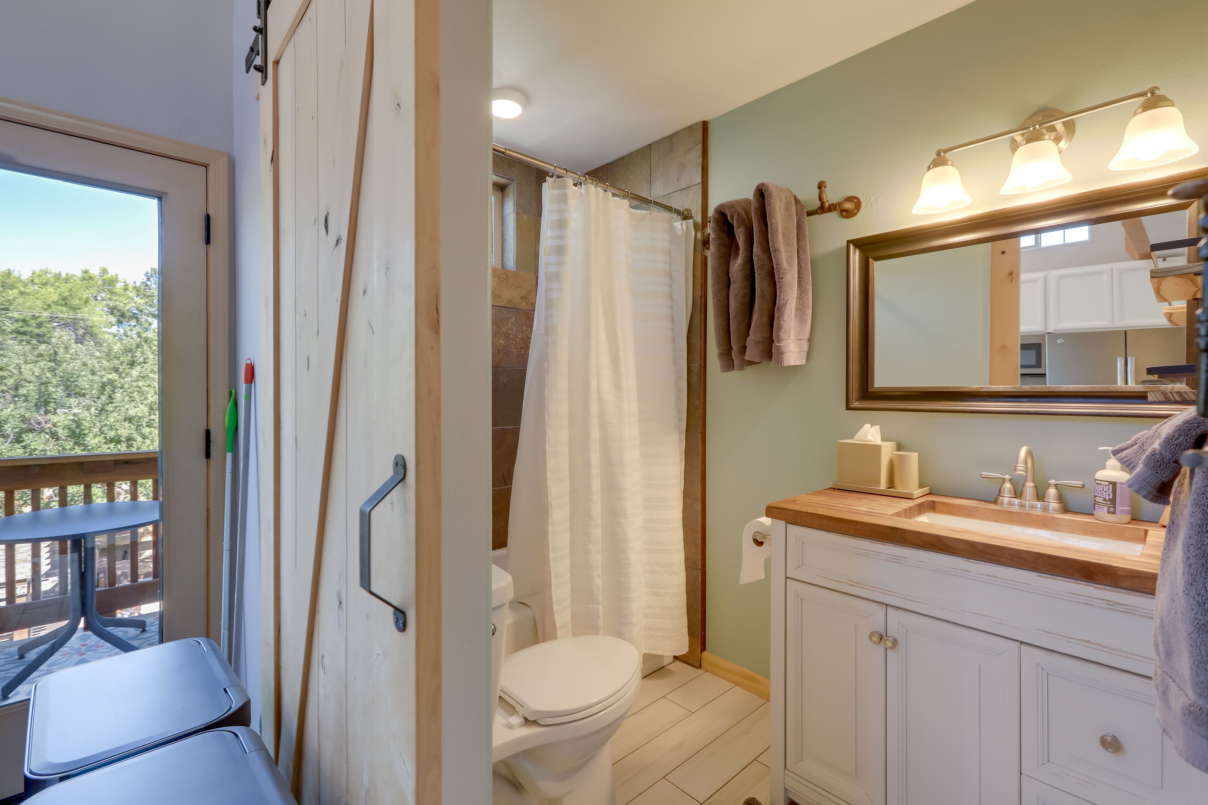 Full Bathroom | Main Floor