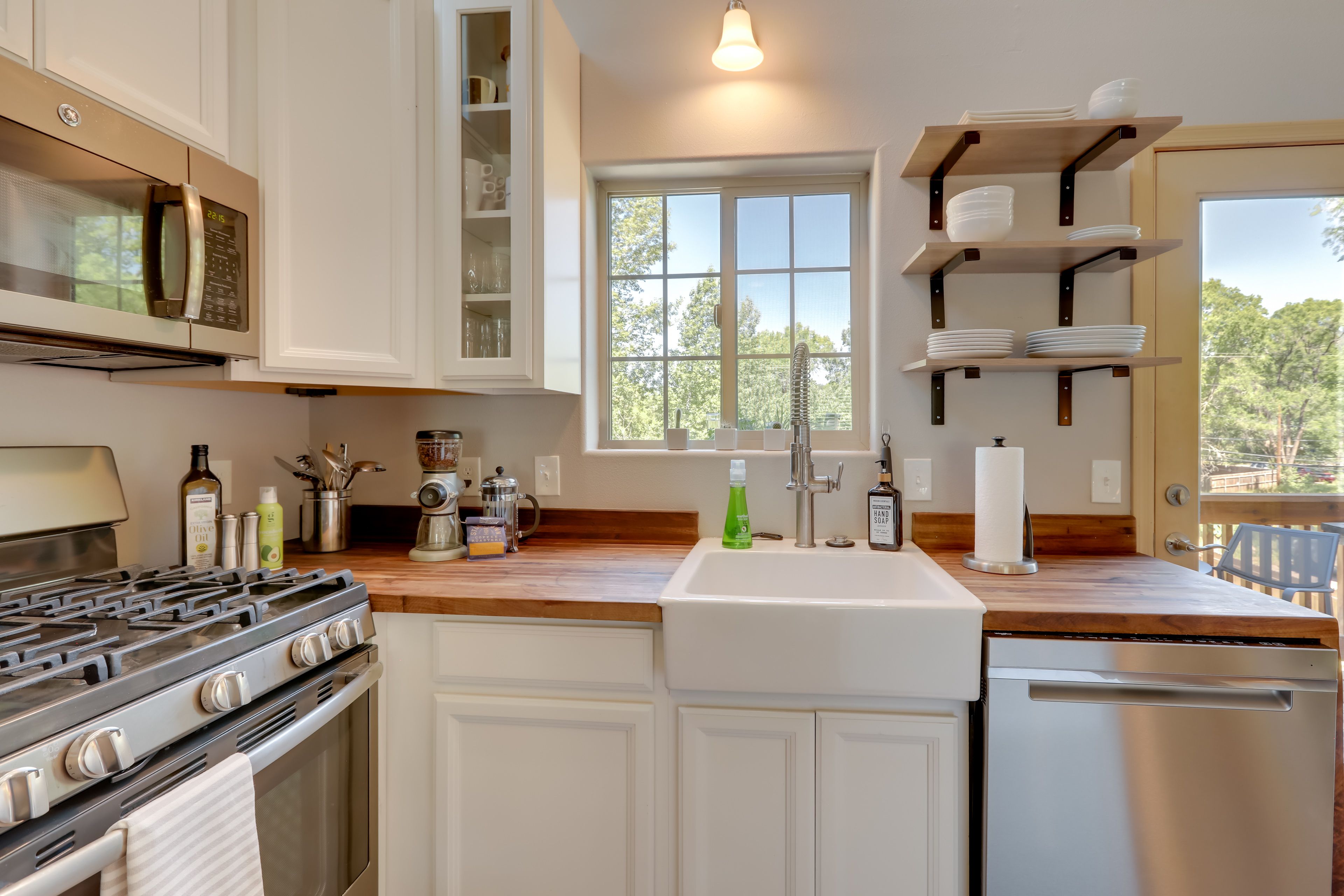 Kitchen | Toaster | Spices | Blender | Main Floor