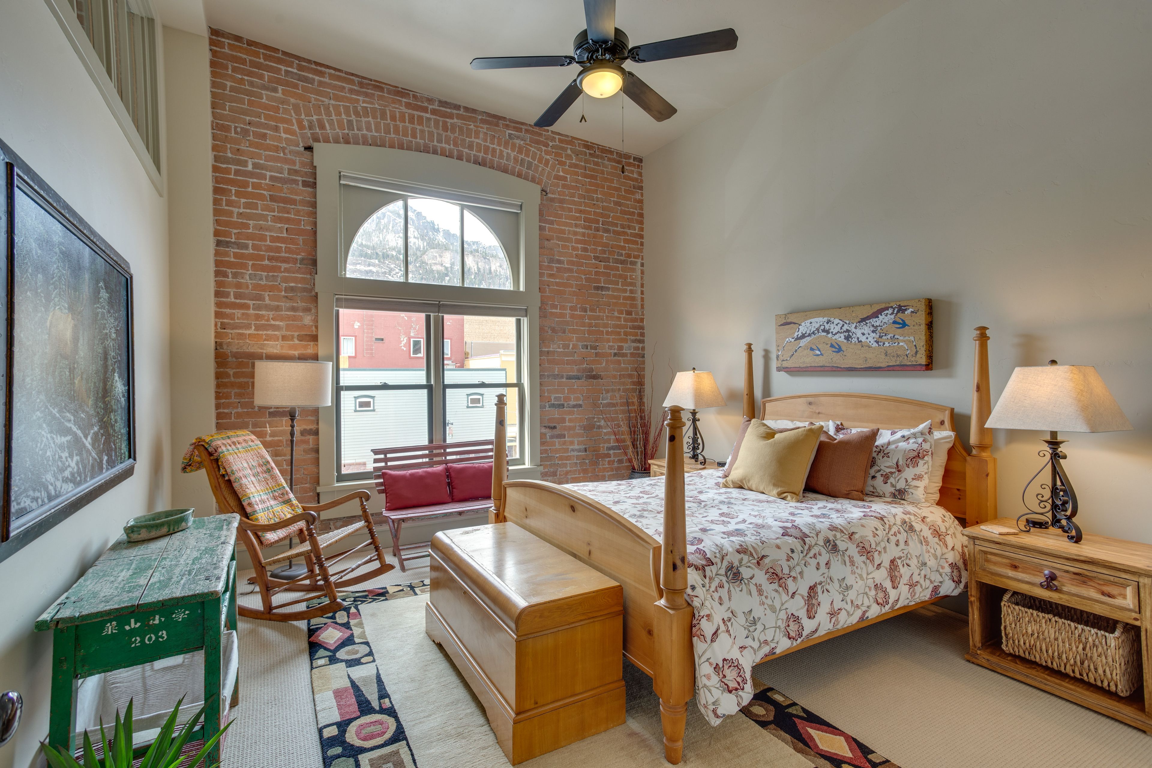 Bedroom 1 | Queen Bed