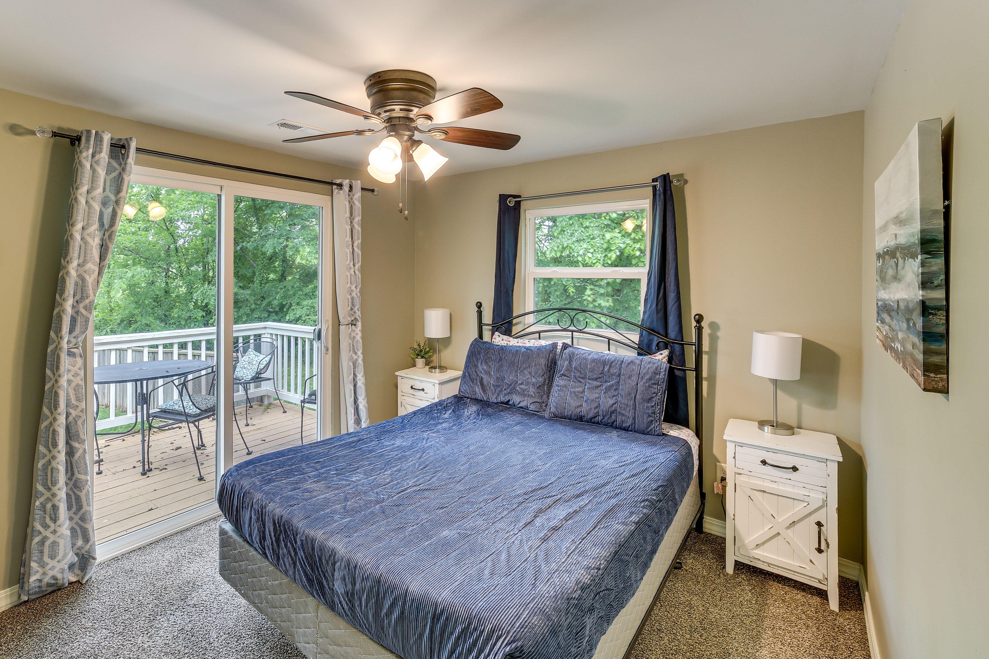 Bedroom 1 | Queen Bed