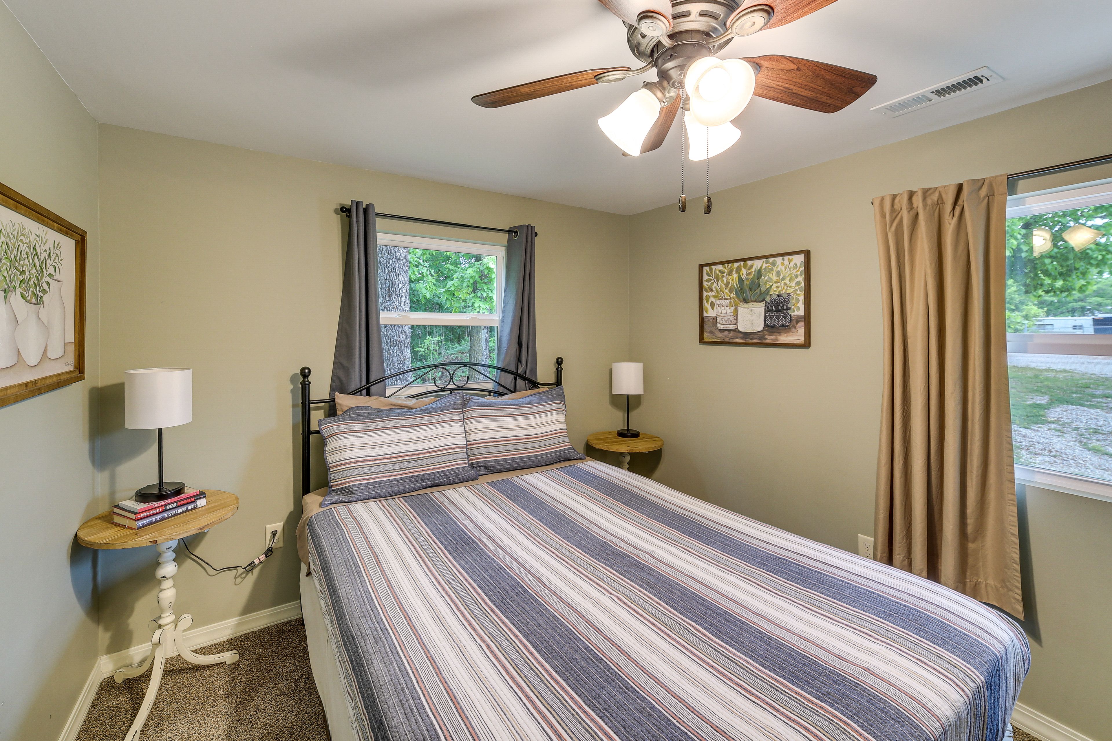 Bedroom 2 | Queen Bed