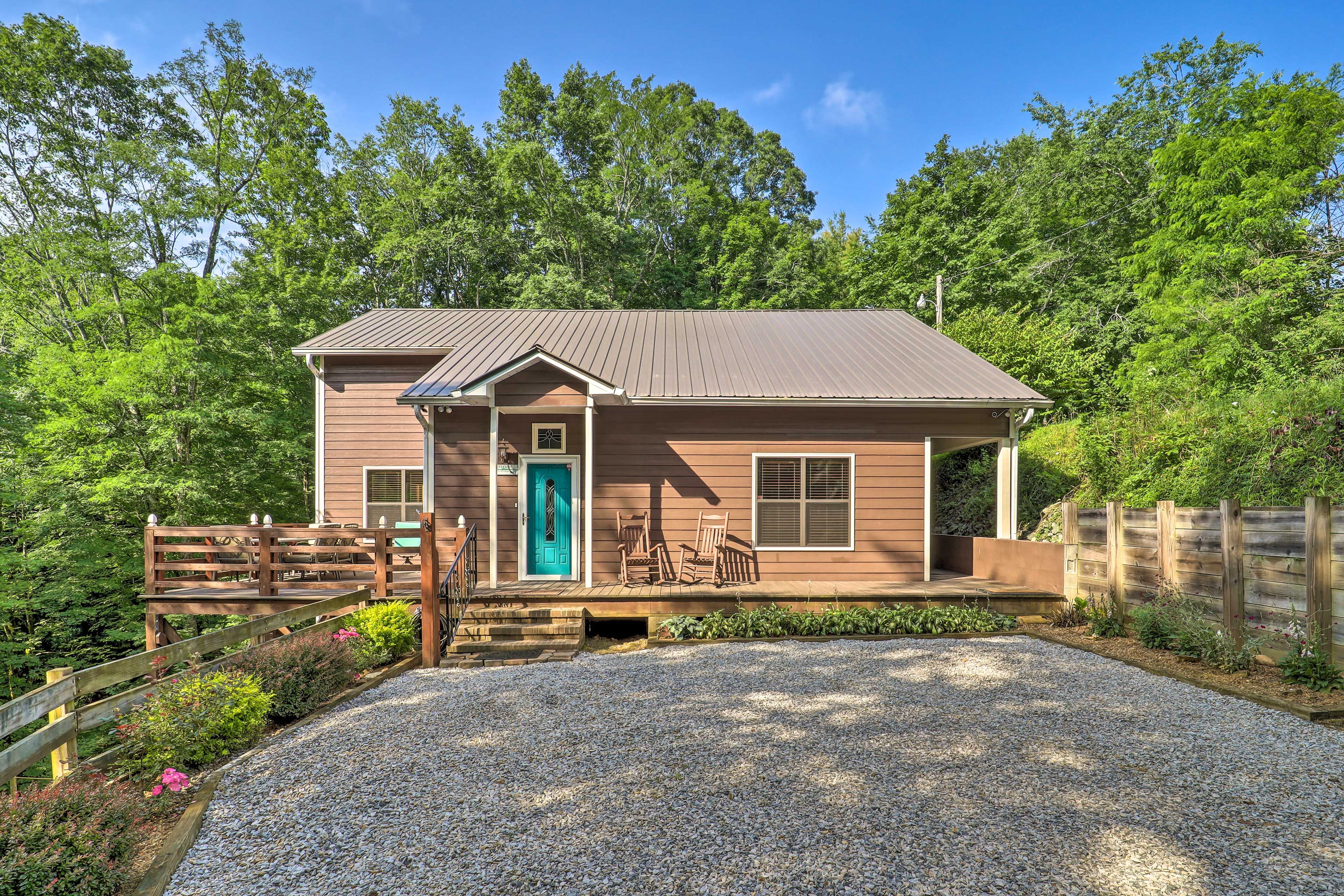 Newland Vacation Rental Cabin | 3BR | 3BA | 8 Guests | 1,554 Sq Ft