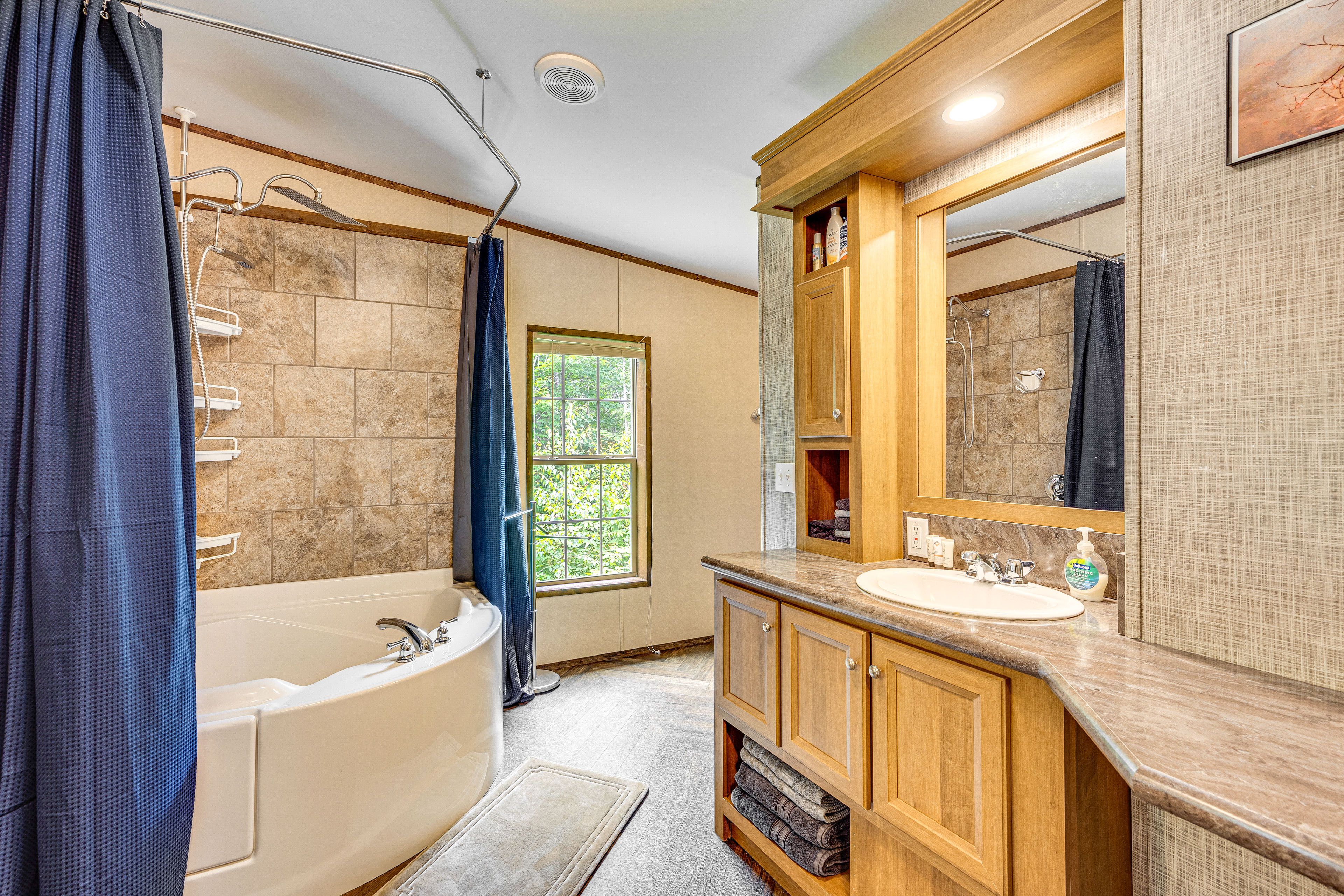 Full Bathroom