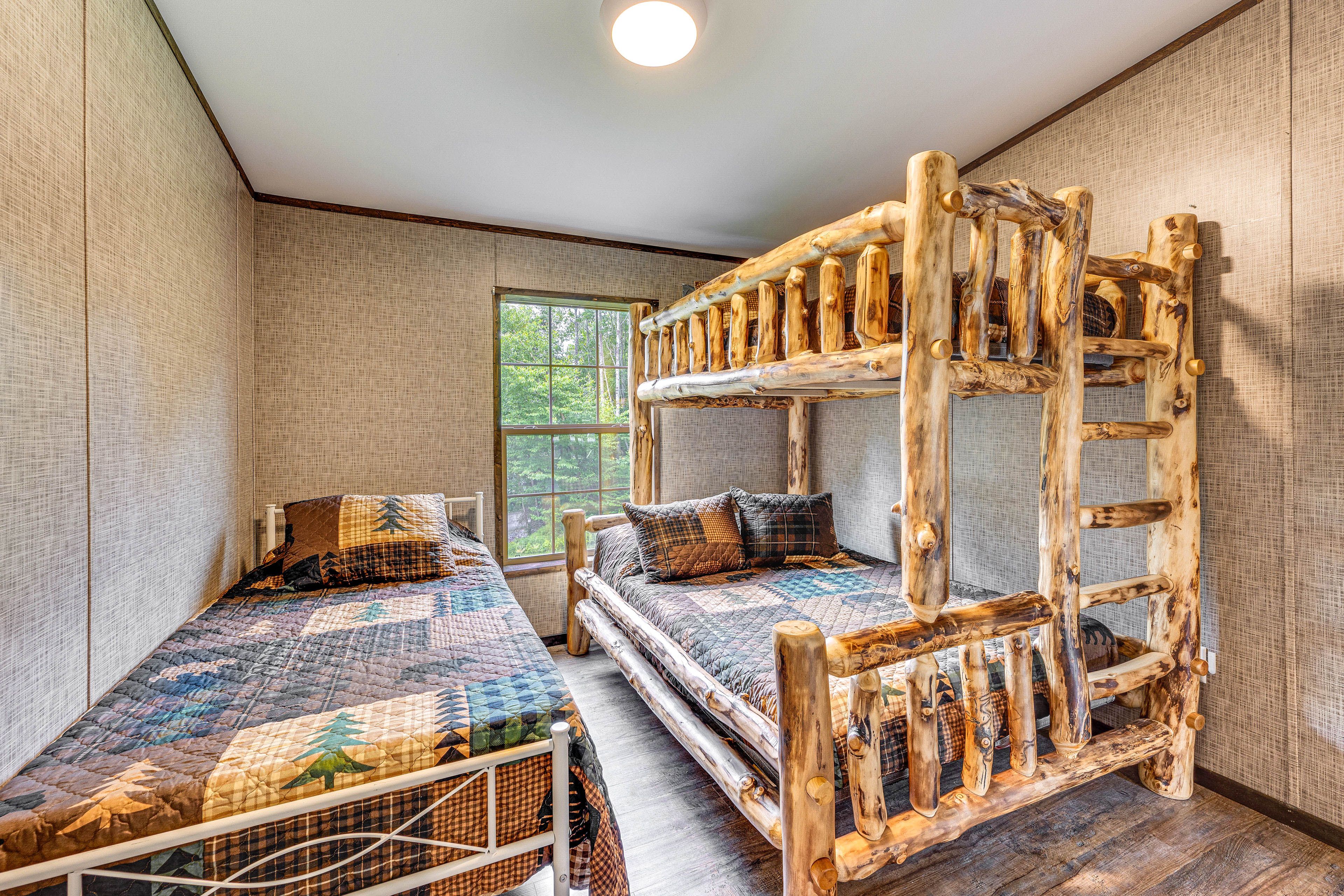 Bedroom 2 | Twin/Full Bunk Bed | Twin Bed