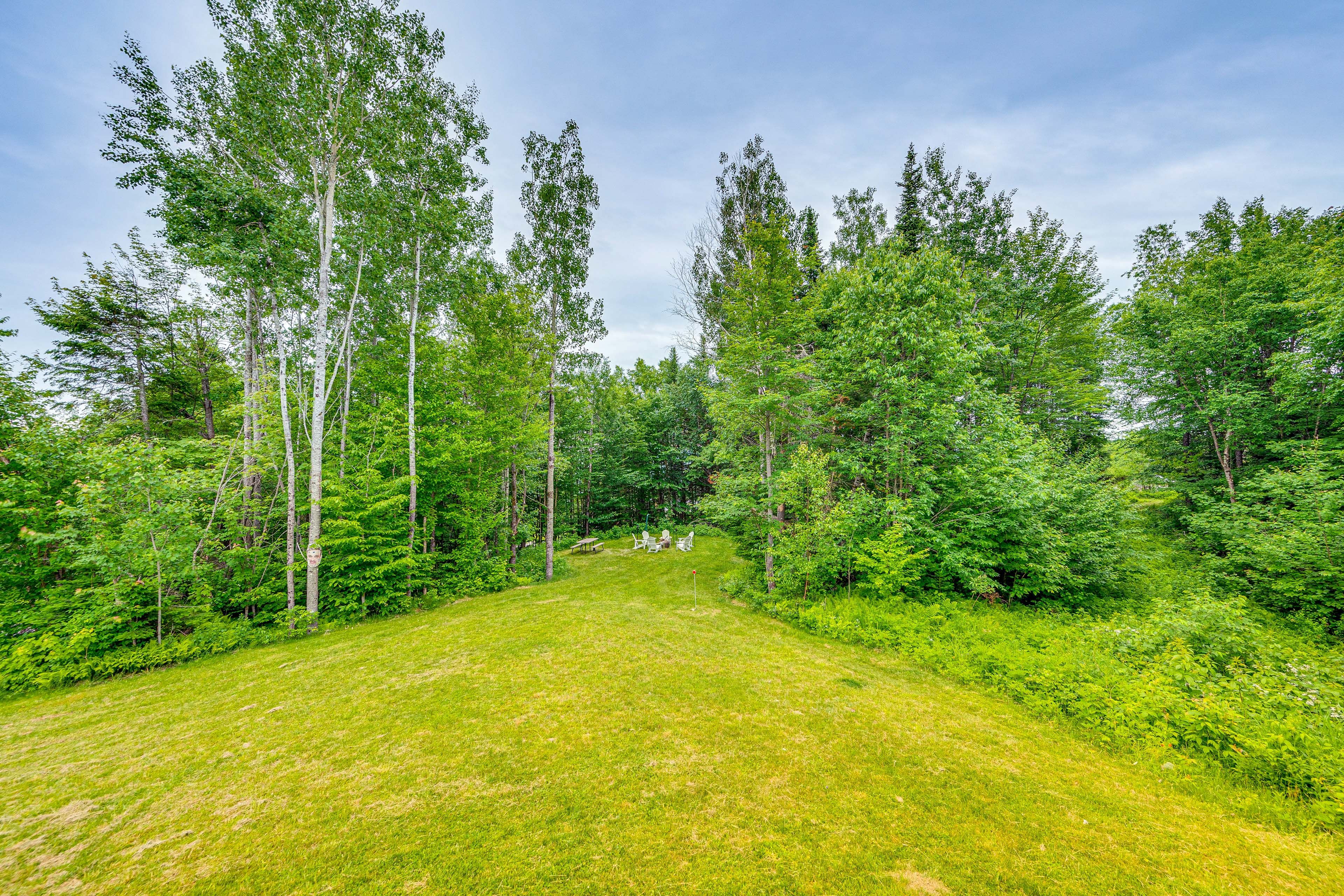 Spacious Yard | Fire Pit | Picnic Table