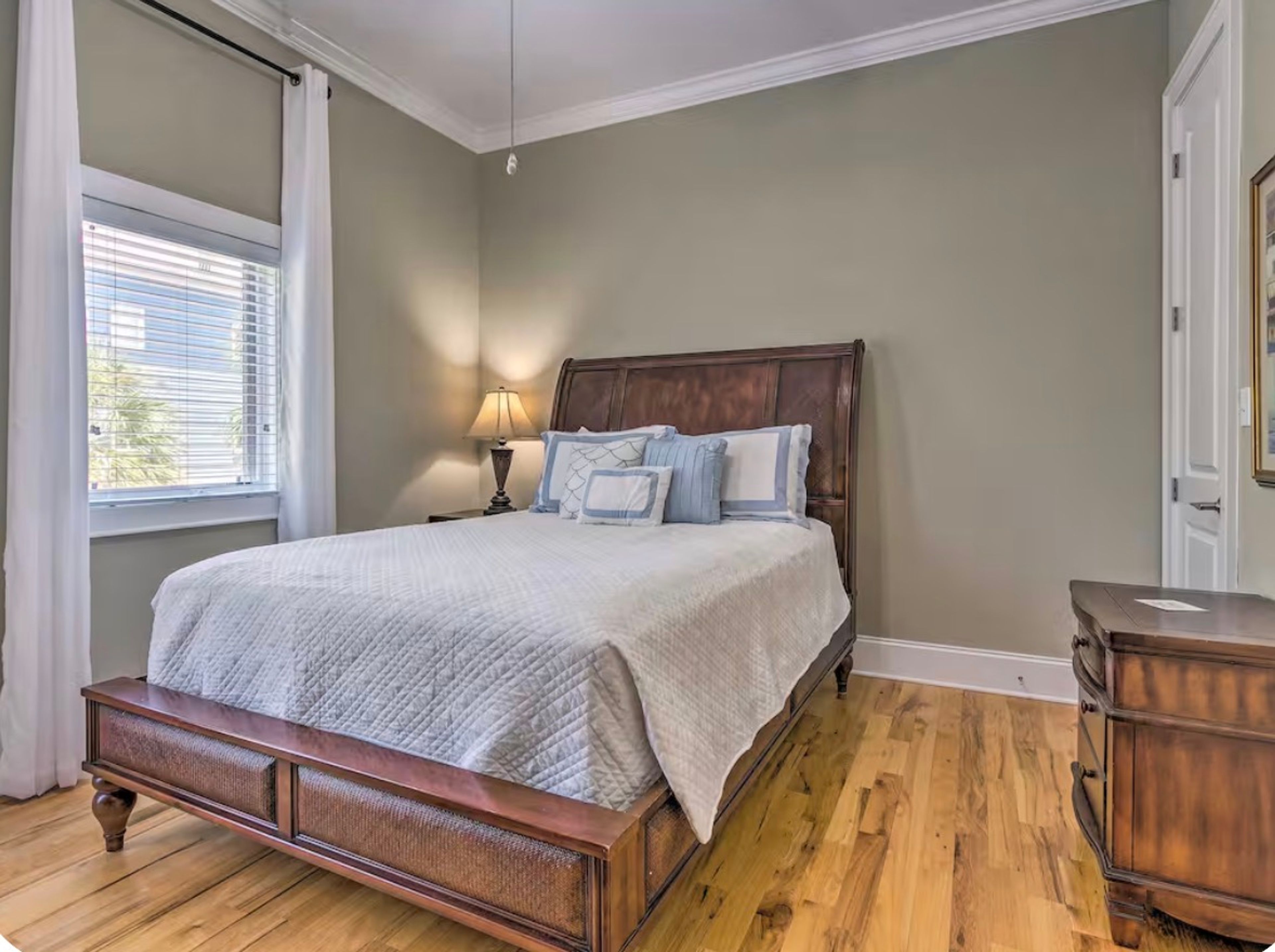 Bedroom 3 | Queen Bed