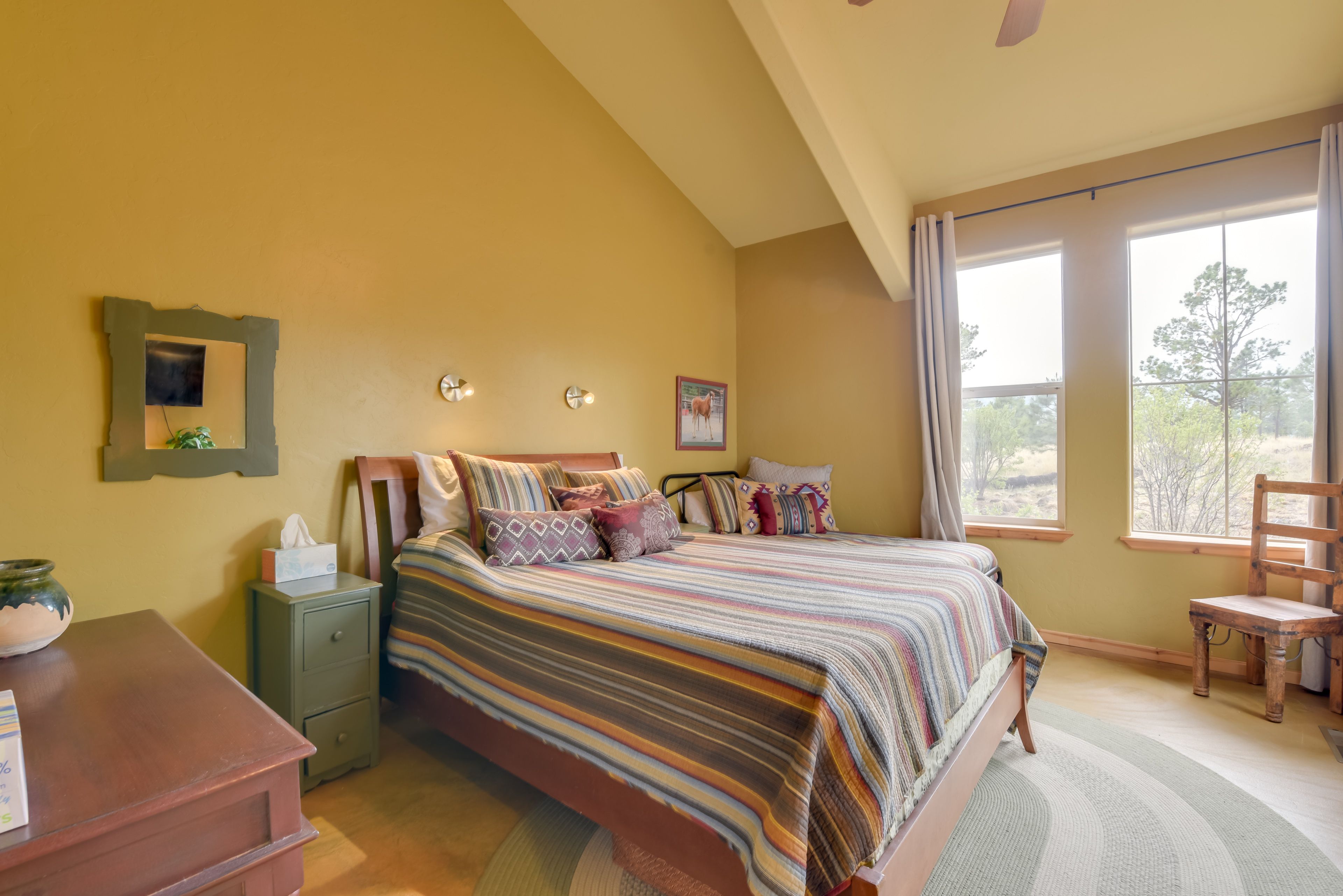 Bedroom 2 | Queen Bed | Twin Bed | 1st Floor | Smart TV
