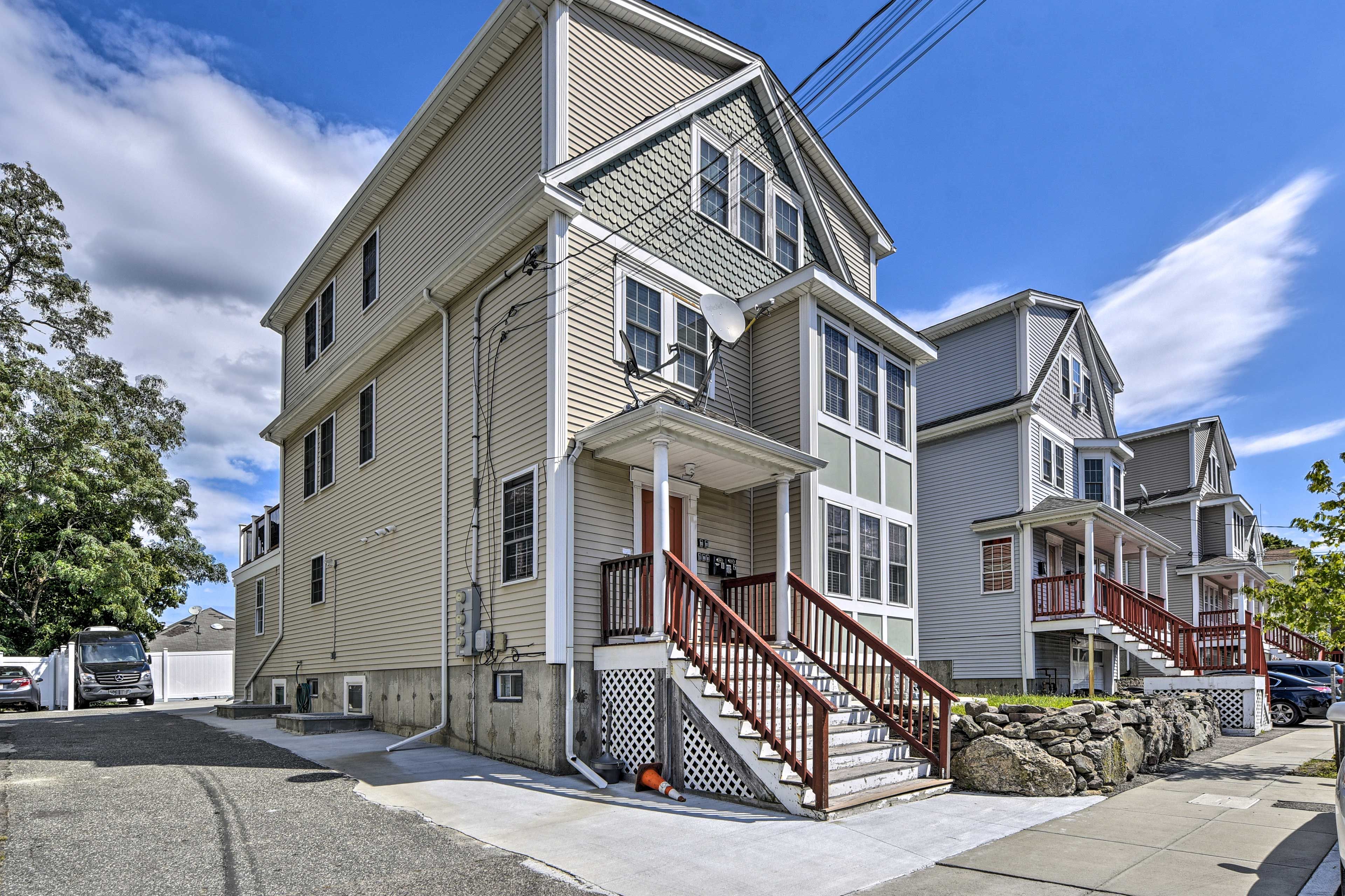With nearby downtown transit, you'll be home in no time!