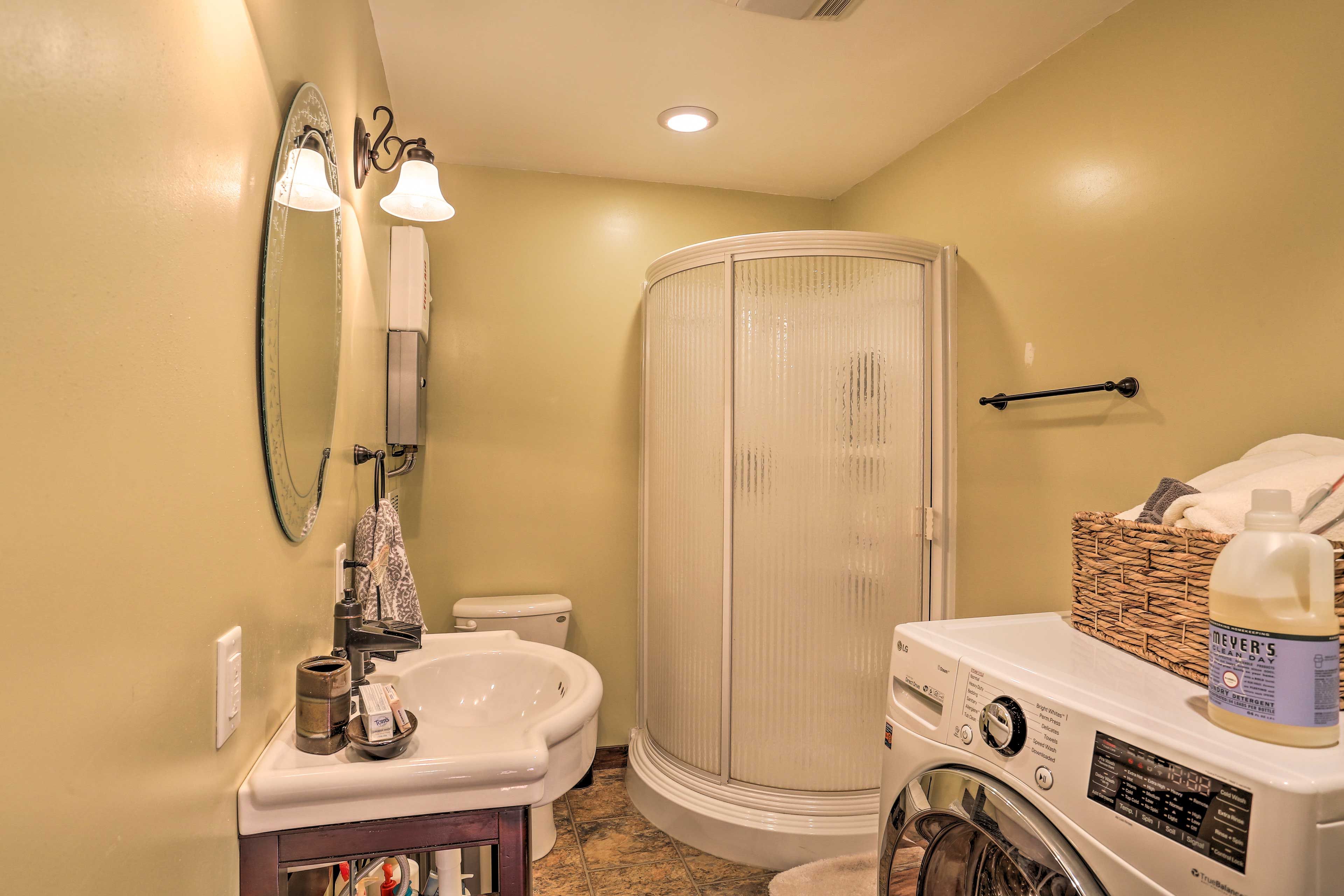 Full Bathroom | Linens & Towels