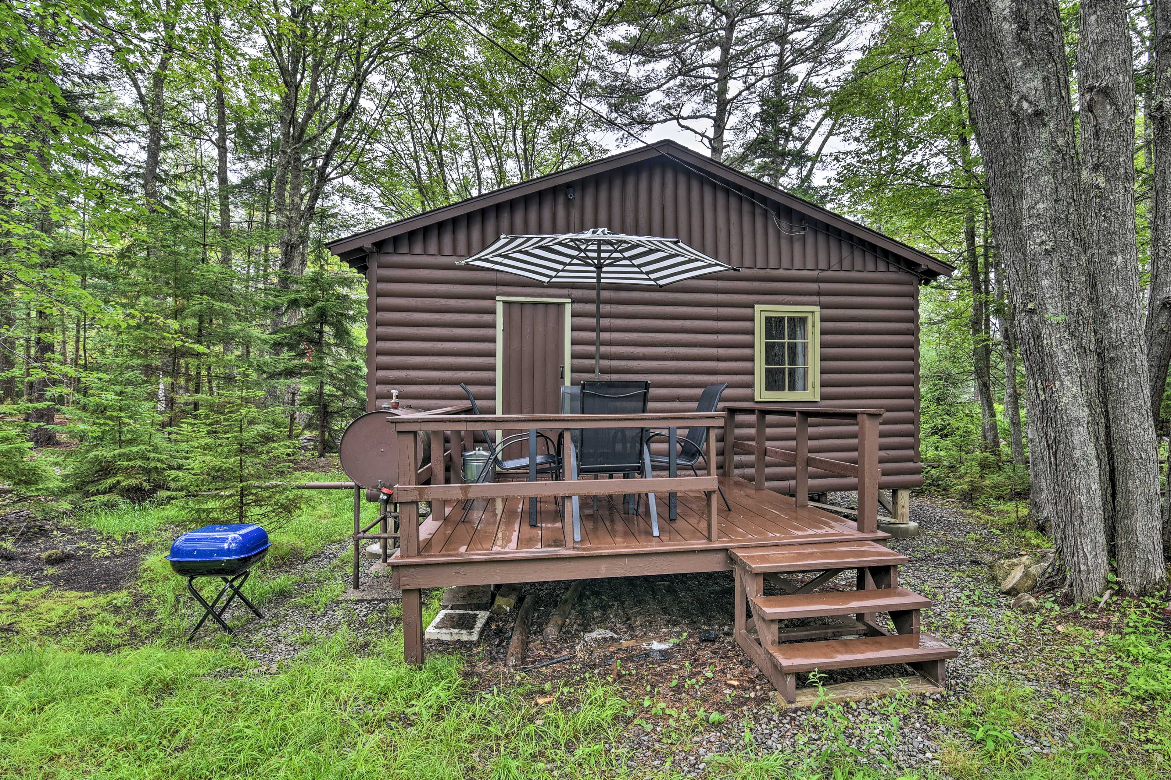 Private Exterior Space | Furnished Deck | Dining Area | Charcoal Grill