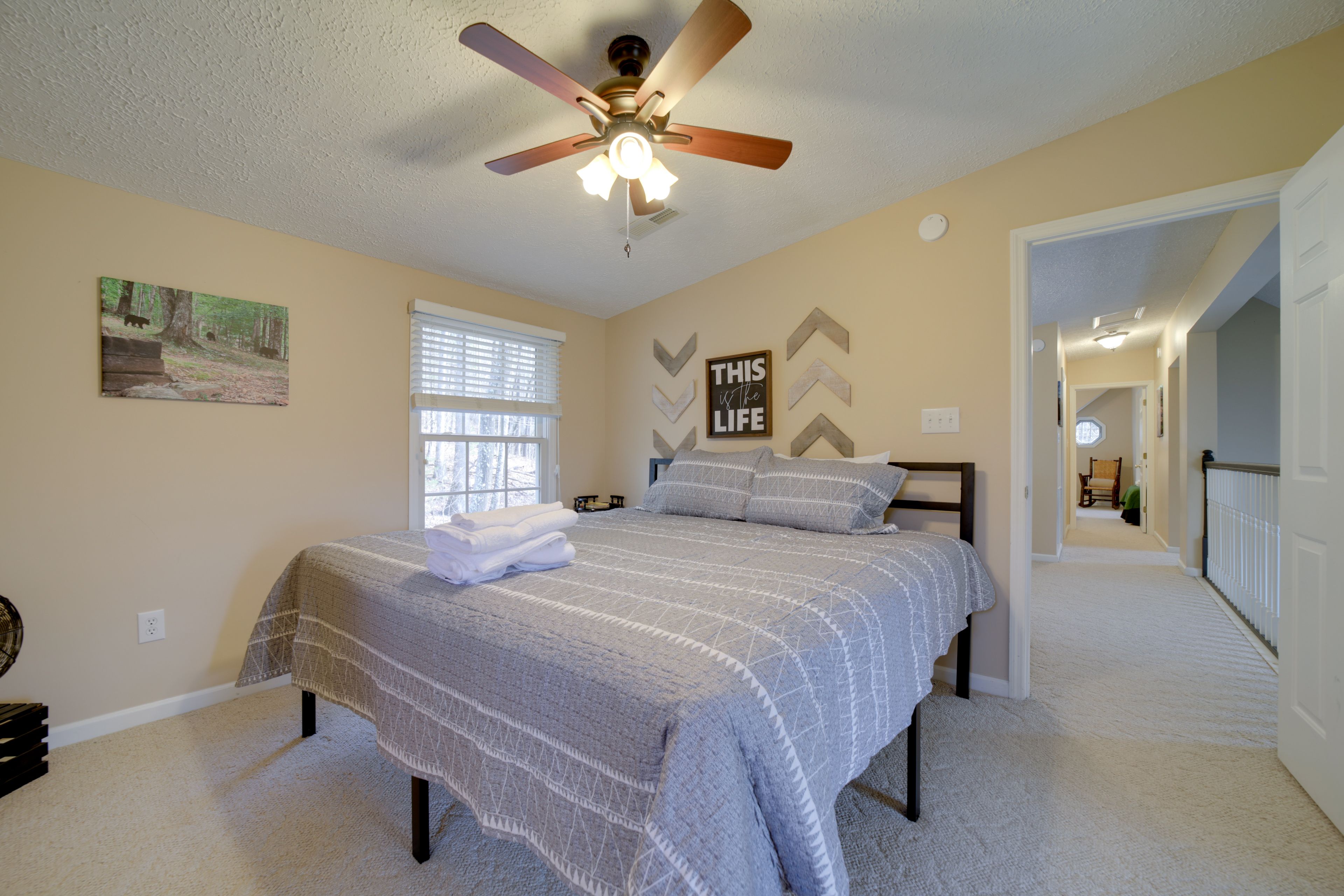 Bedroom 2 | Queen Bed
