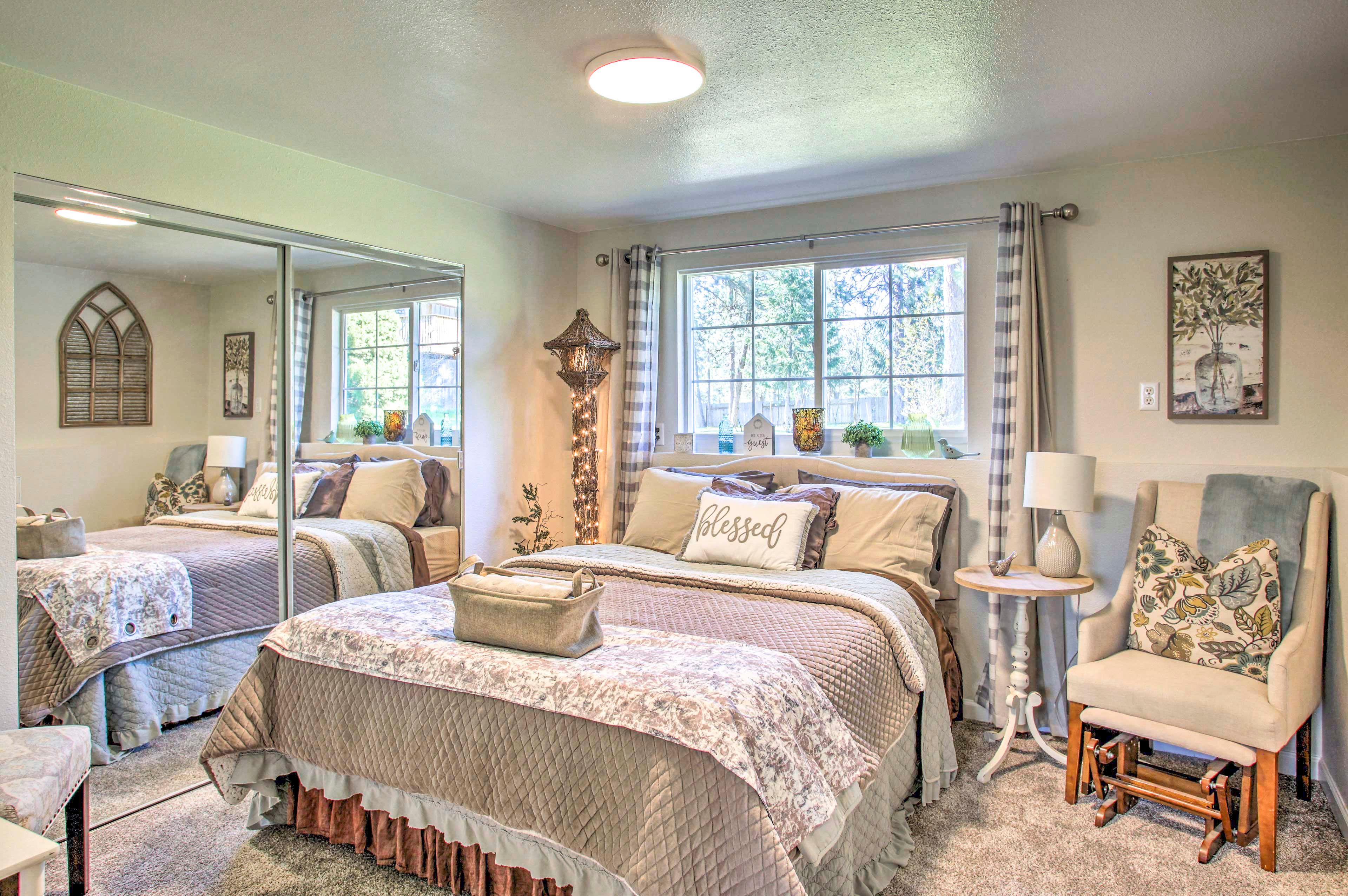 Bedroom 1 | Queen Bed