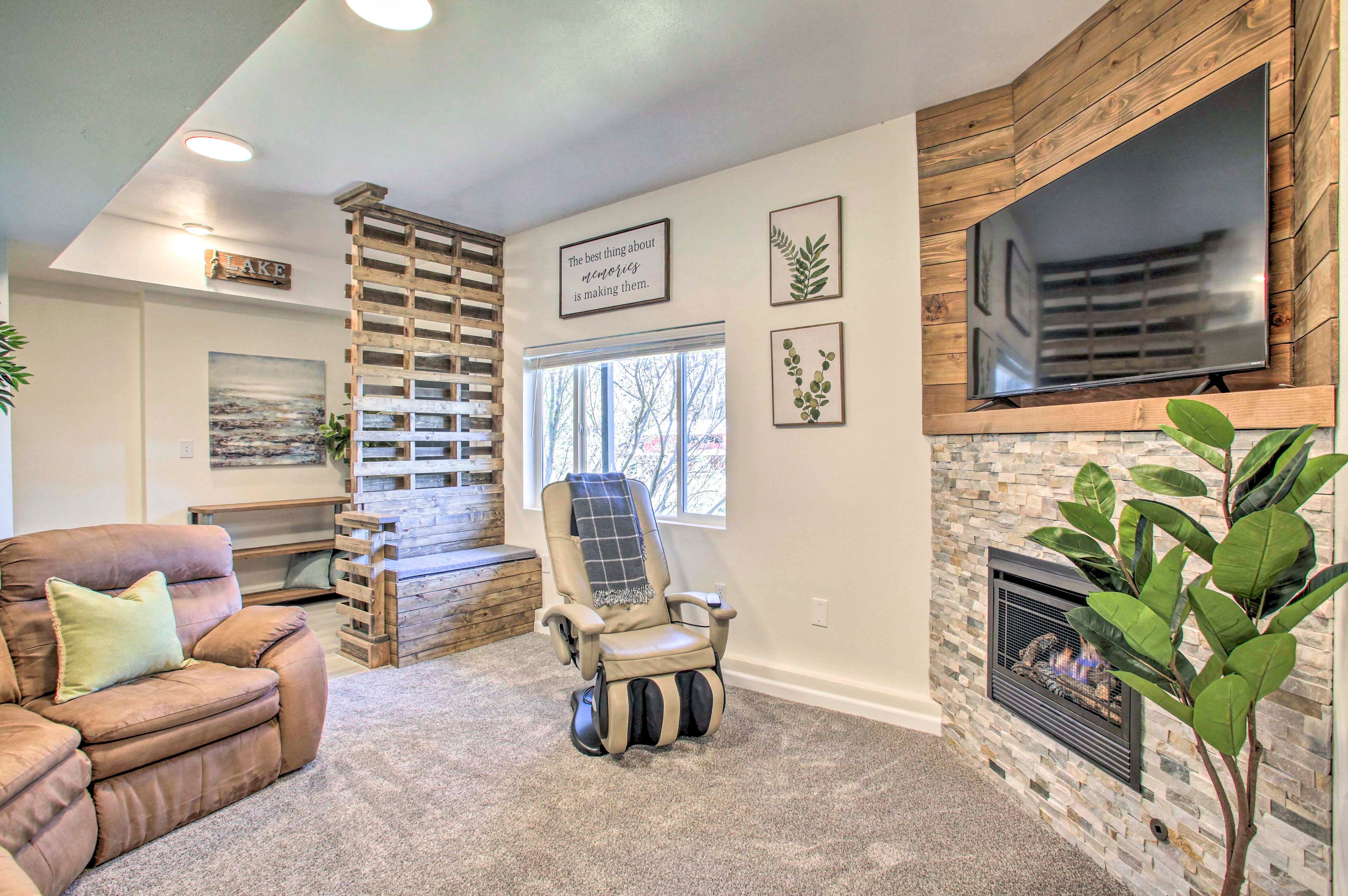 Nine Mile Falls Vacation Rental | 2BR | 1BA | 600 Sq Ft | 1 Small Step Required