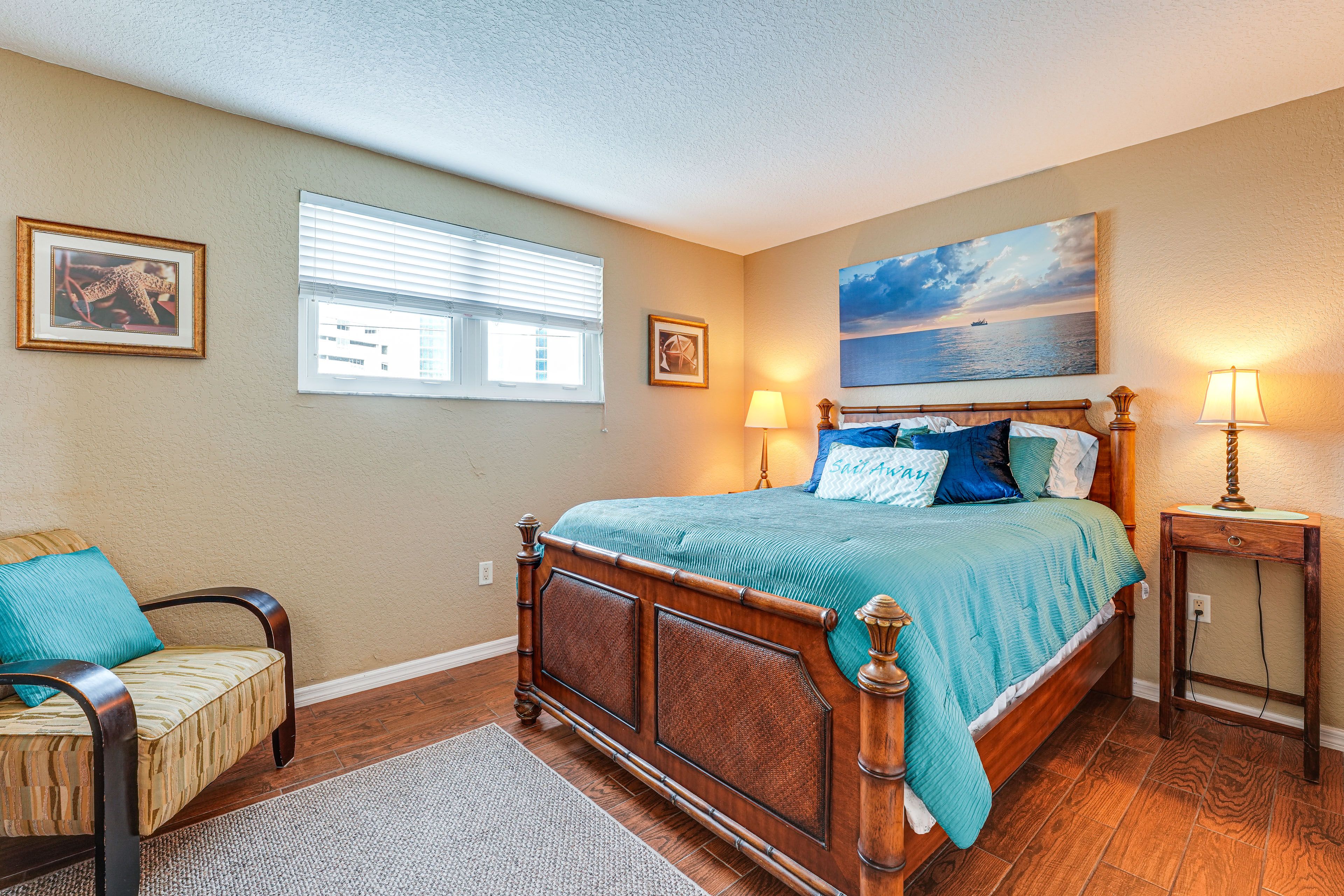 Bedroom 1 | Queen Bed
