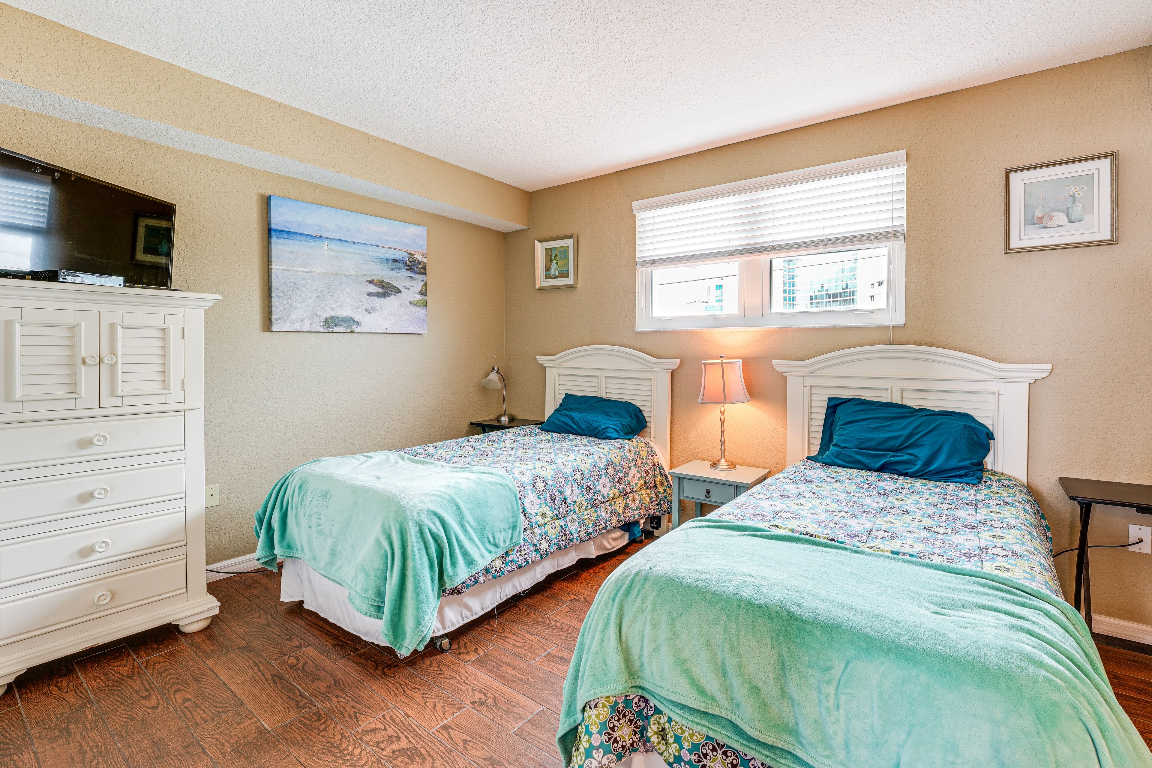 Bedroom 2 | 2 Twin Beds