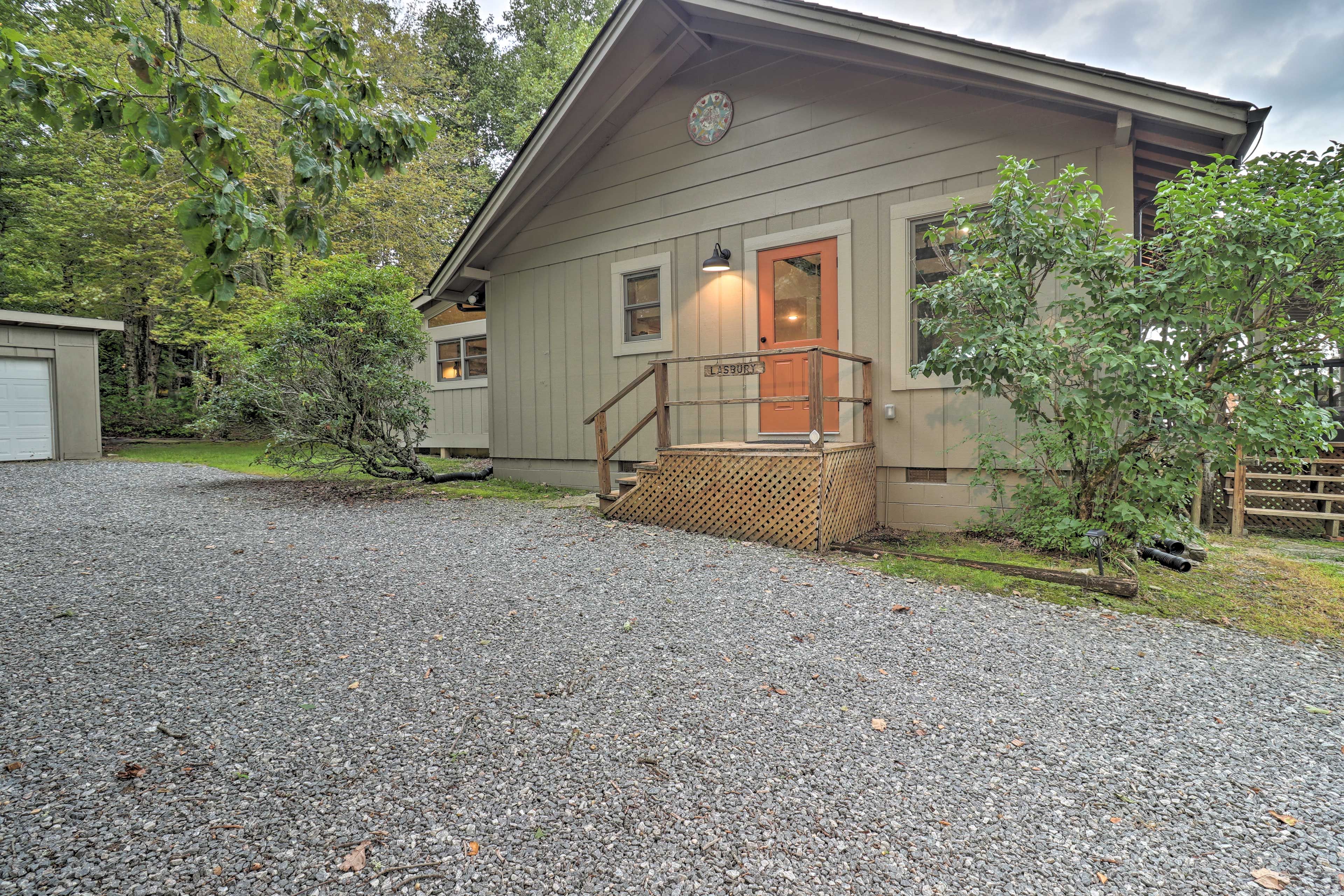You'll be situated near town and the Pisgah National Forest!